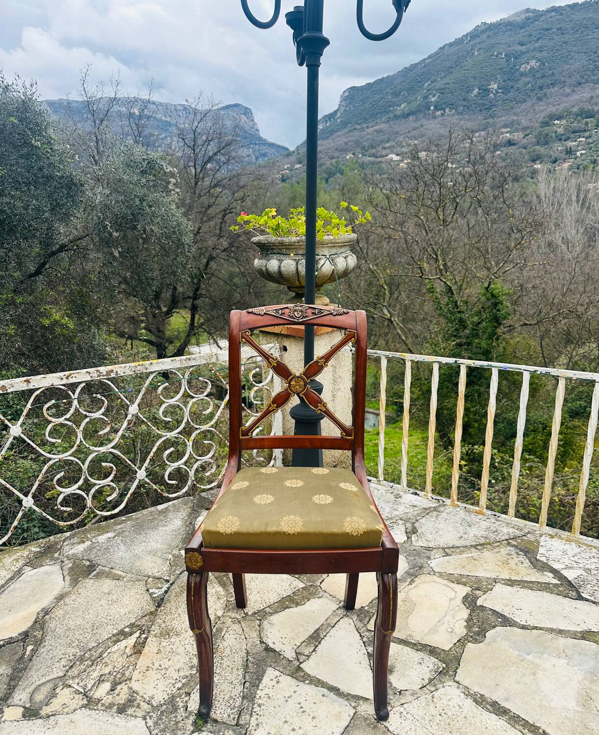 Solid mahogany chair, Restoration period, 19th century