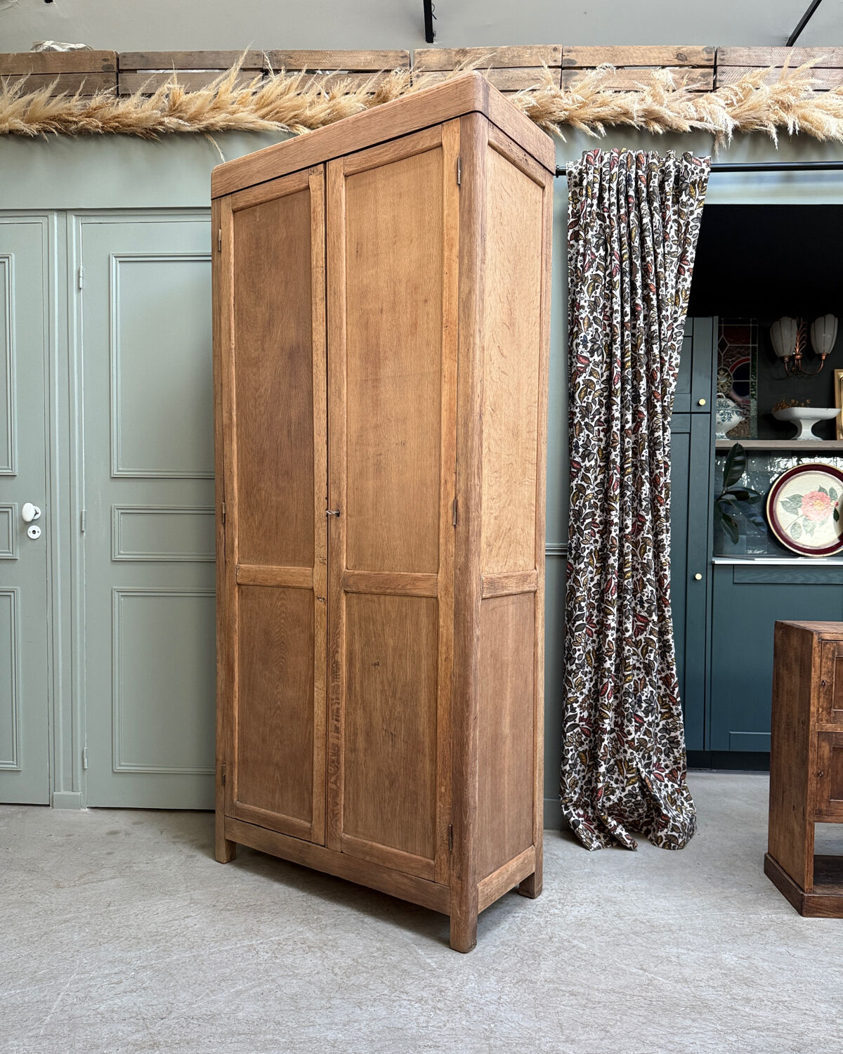 Parisian school wardrobe in oak (renovated)