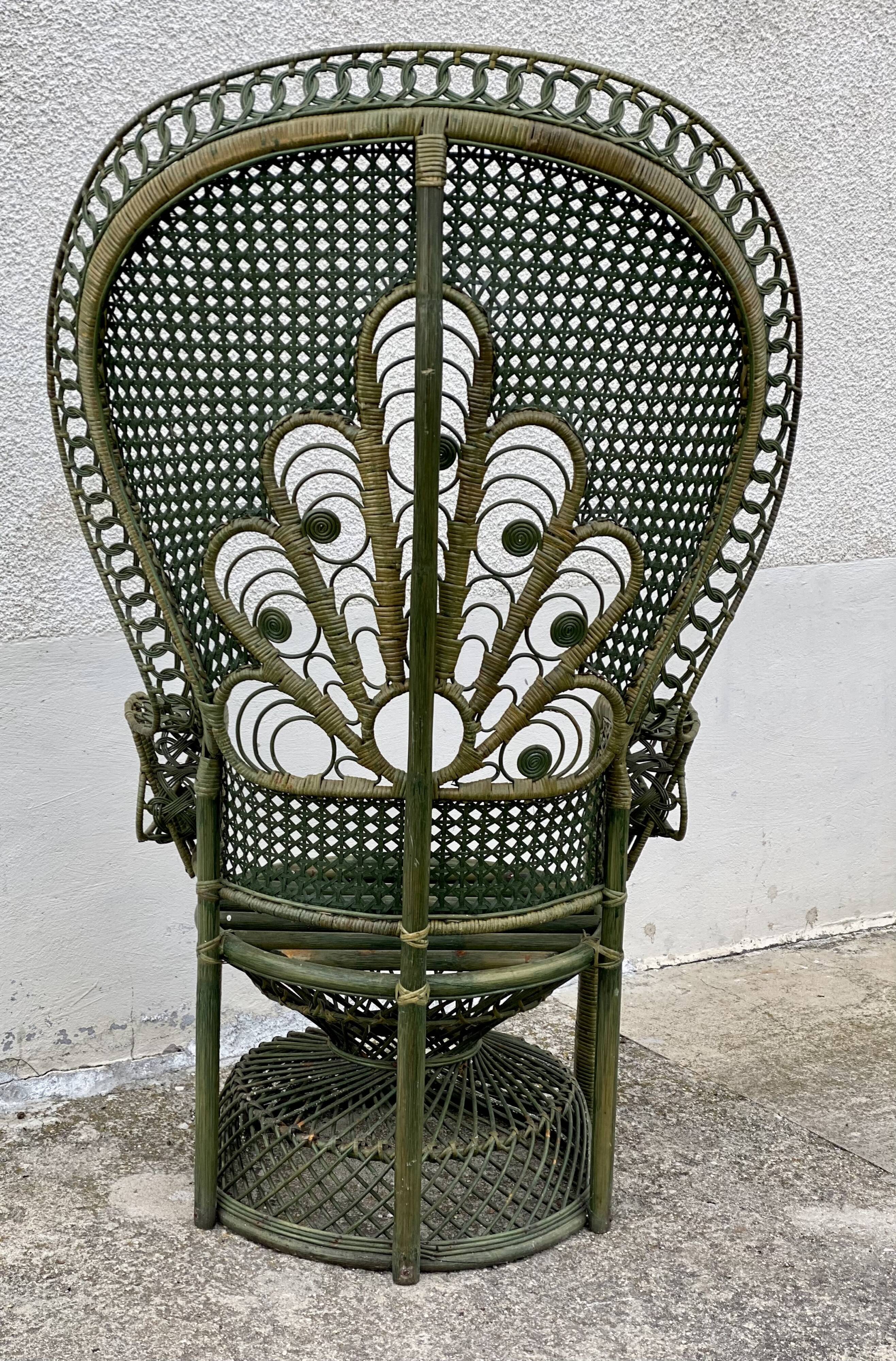 Fauteuil rotin paon patiné vert vintage 1970