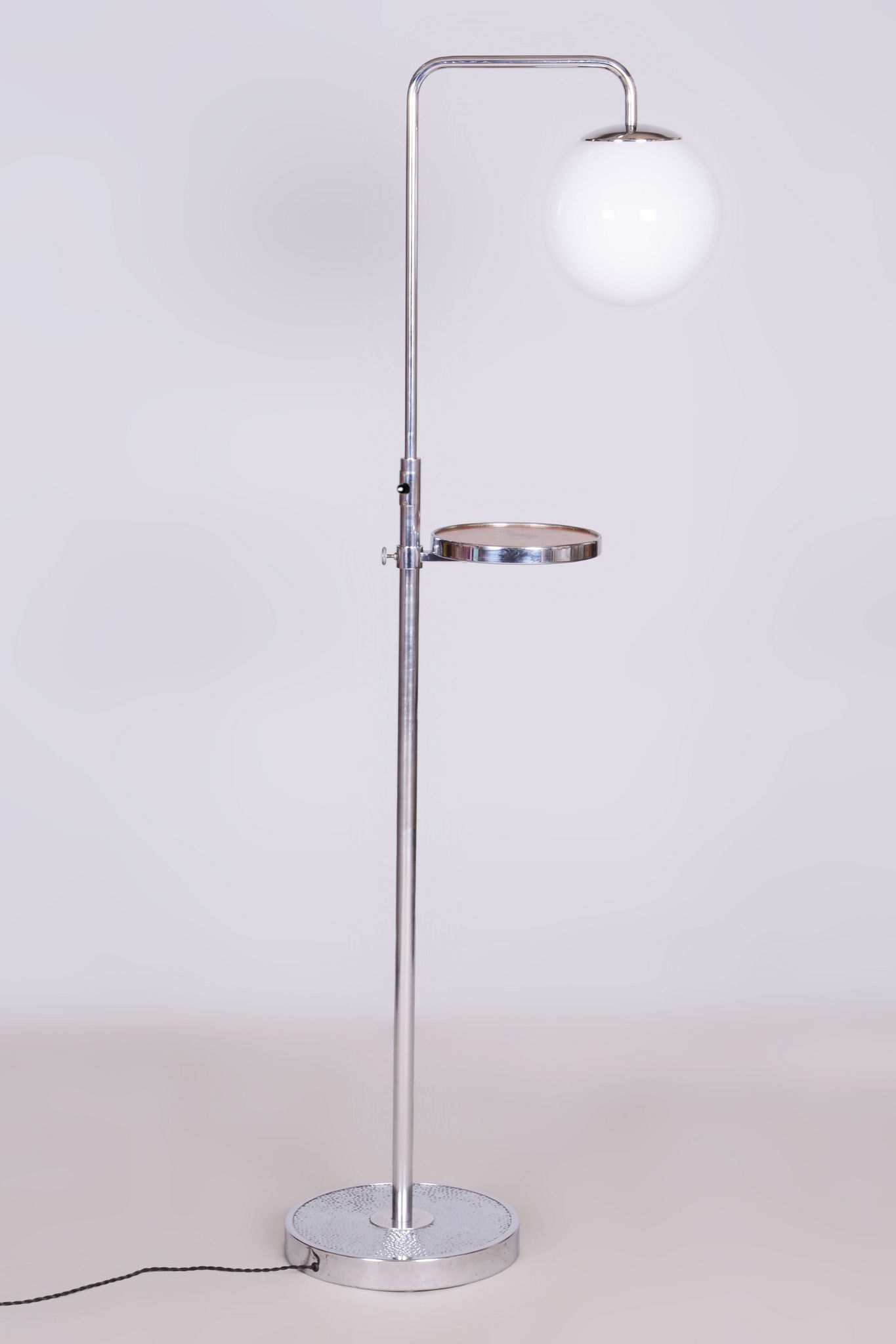 Lampadaire Bauhaus restauré, Hynek Gottwald, acier chromé, Tchéquie