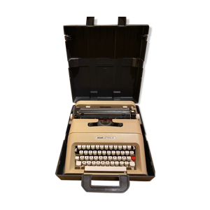 Machine à écrire Olivetti l35