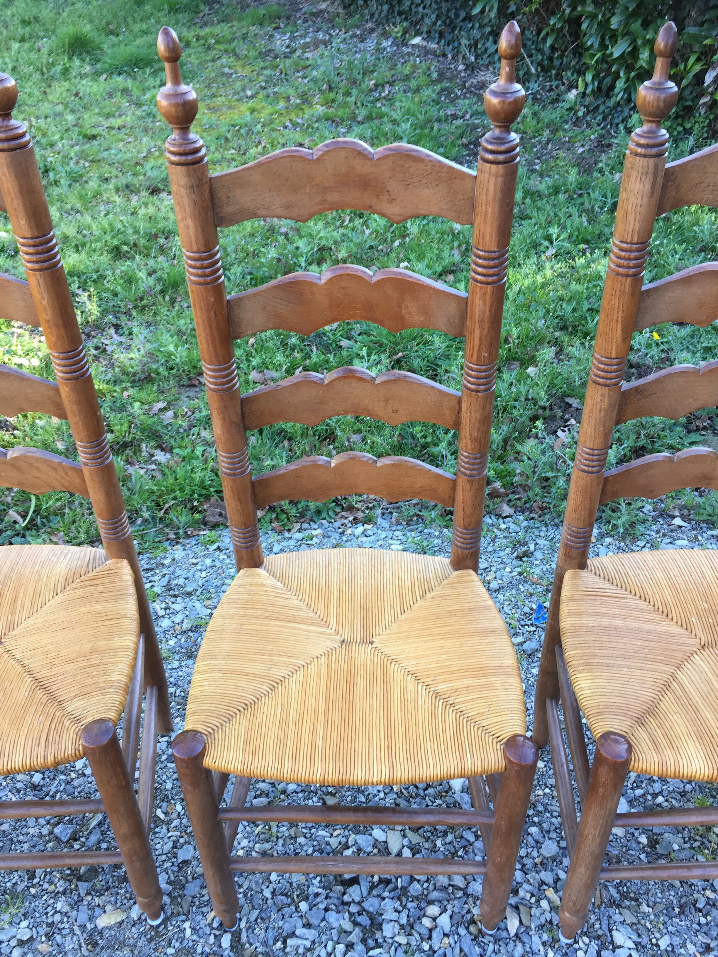 Vintage mulched chairs with high oak backrests with turned legs