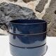 Plat creux artisanal en grès vernissé bleu marine