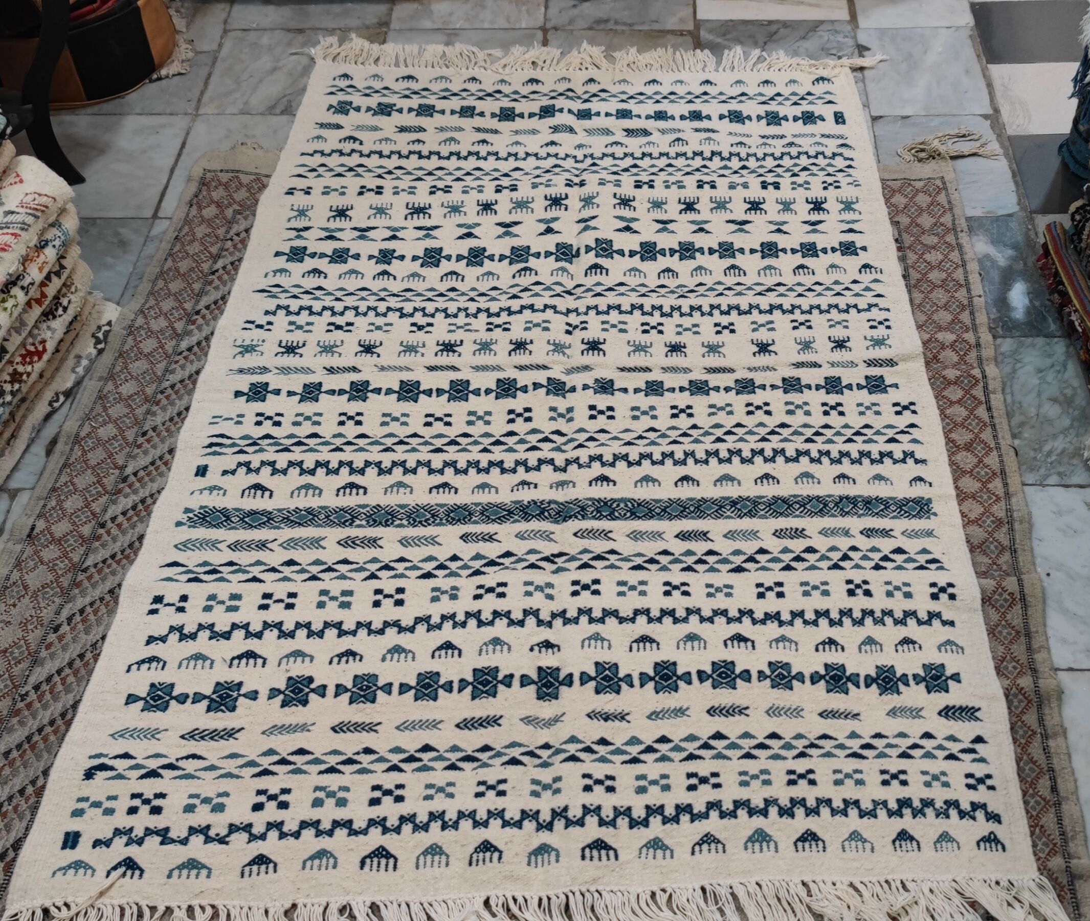Carpet in natural wool 130x220cm
