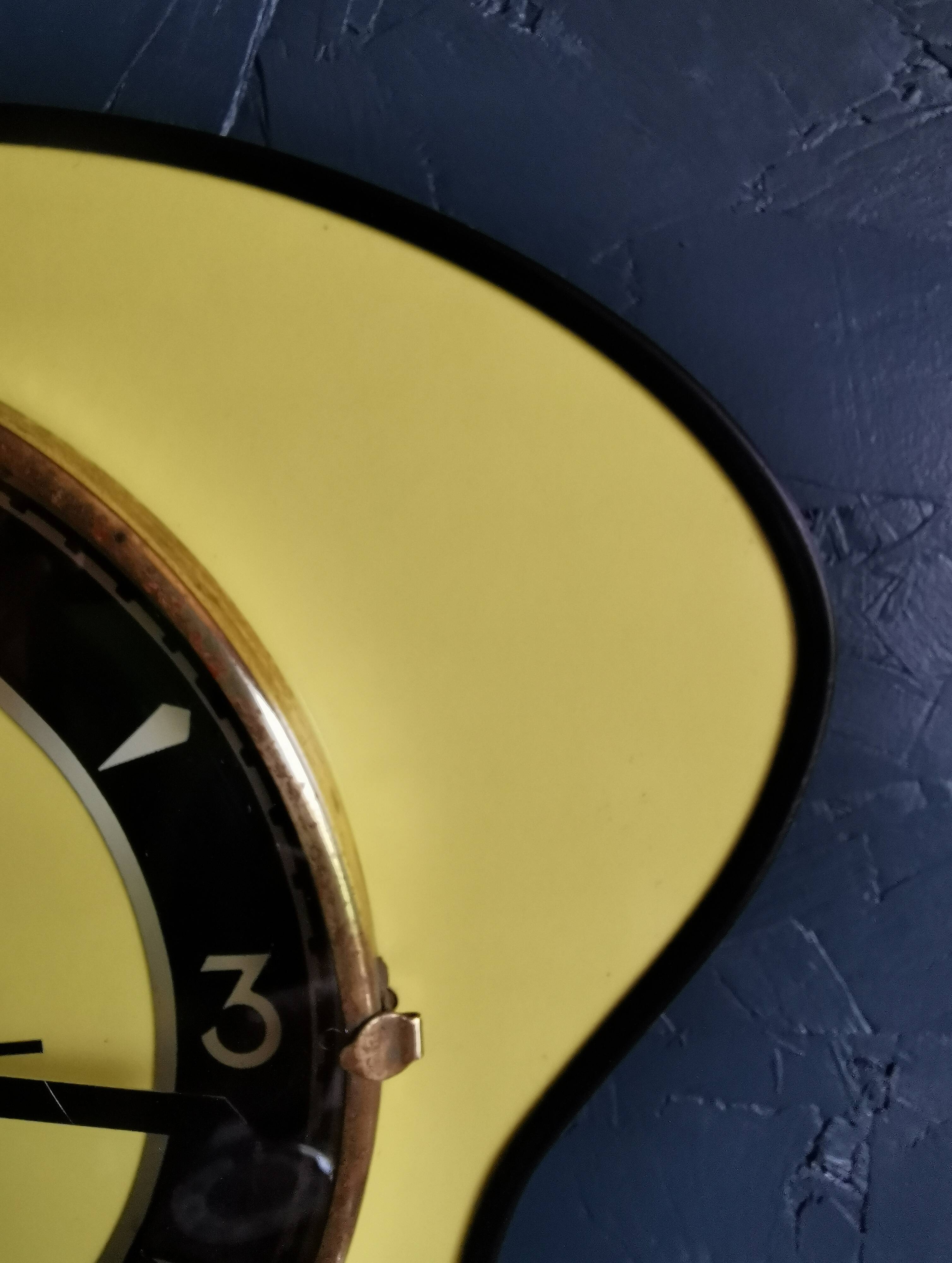 Vintage formica clock silent wall clock asymmetrical 60s "Yellow black"