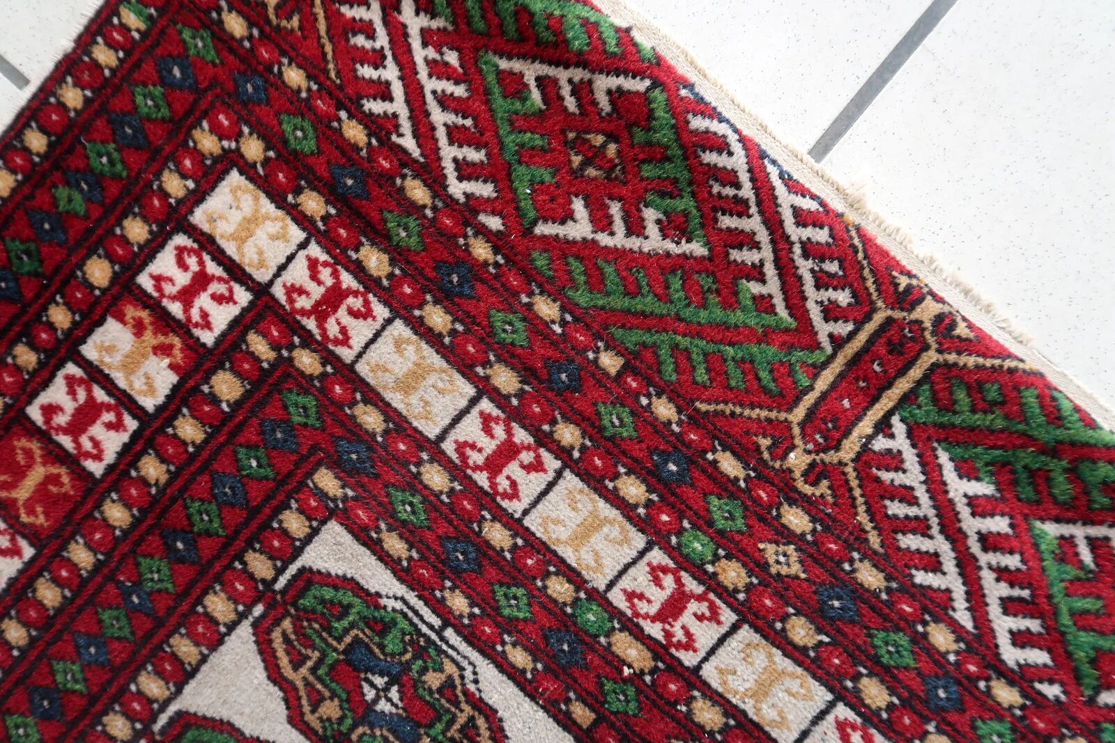 Handmade vintage Uzbek Bukhara rug 77cm x 128cm 1960s - 1С1175