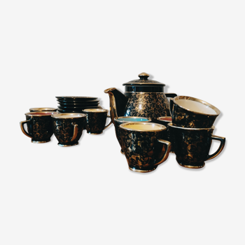 Set of 9 cups and their matching art deco teapot