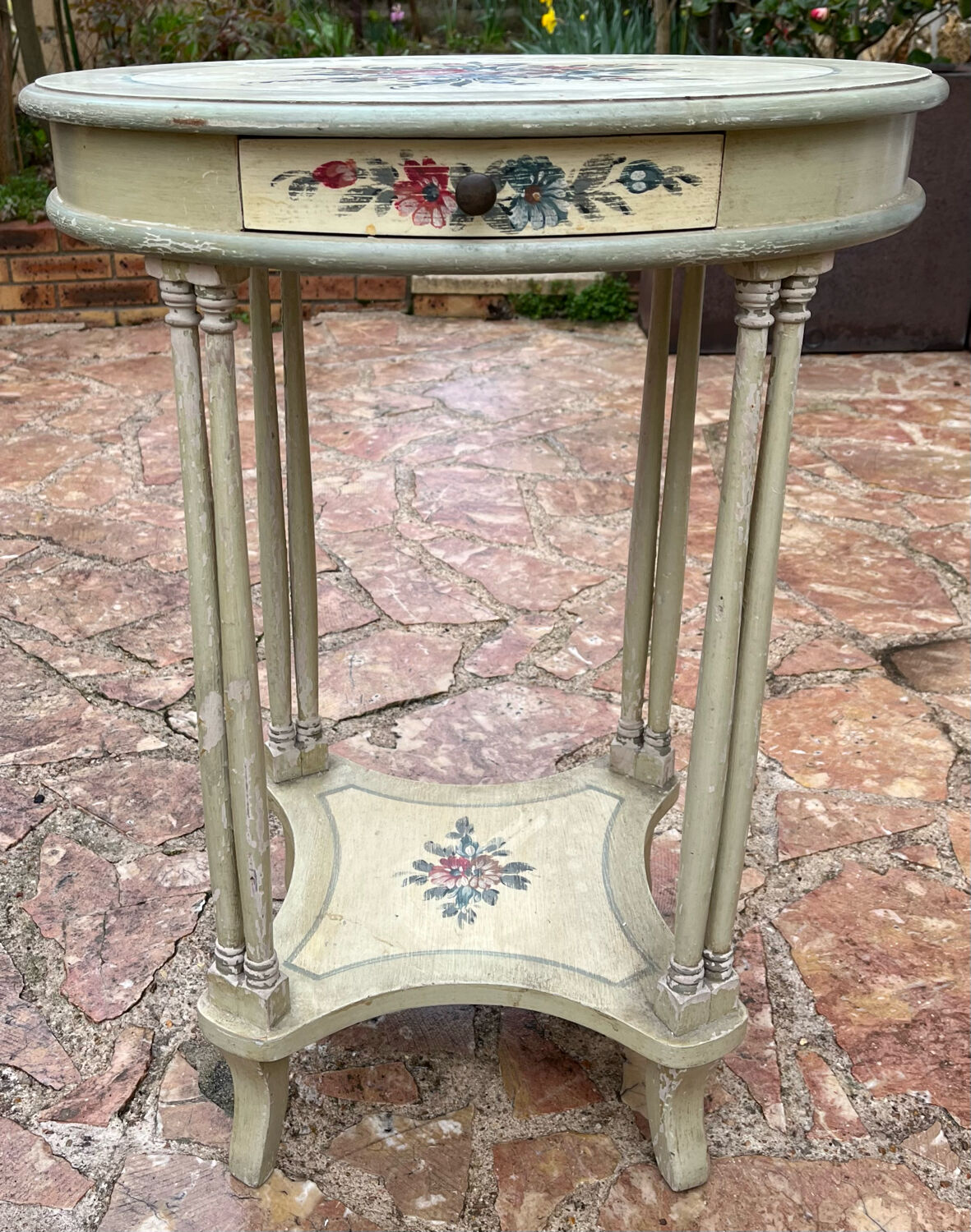 Painted wooden pedestal table