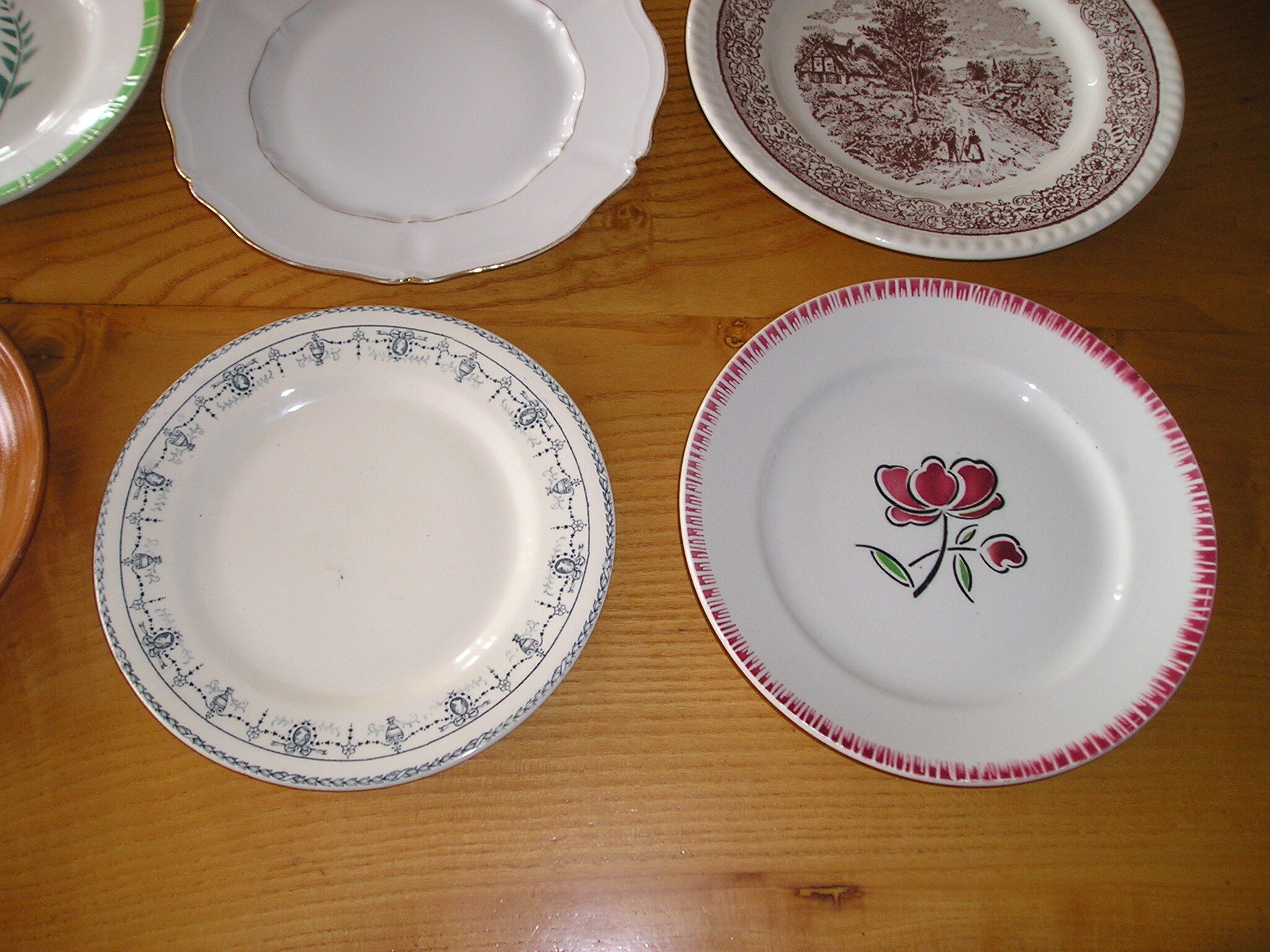 Set of 12 different flat plates