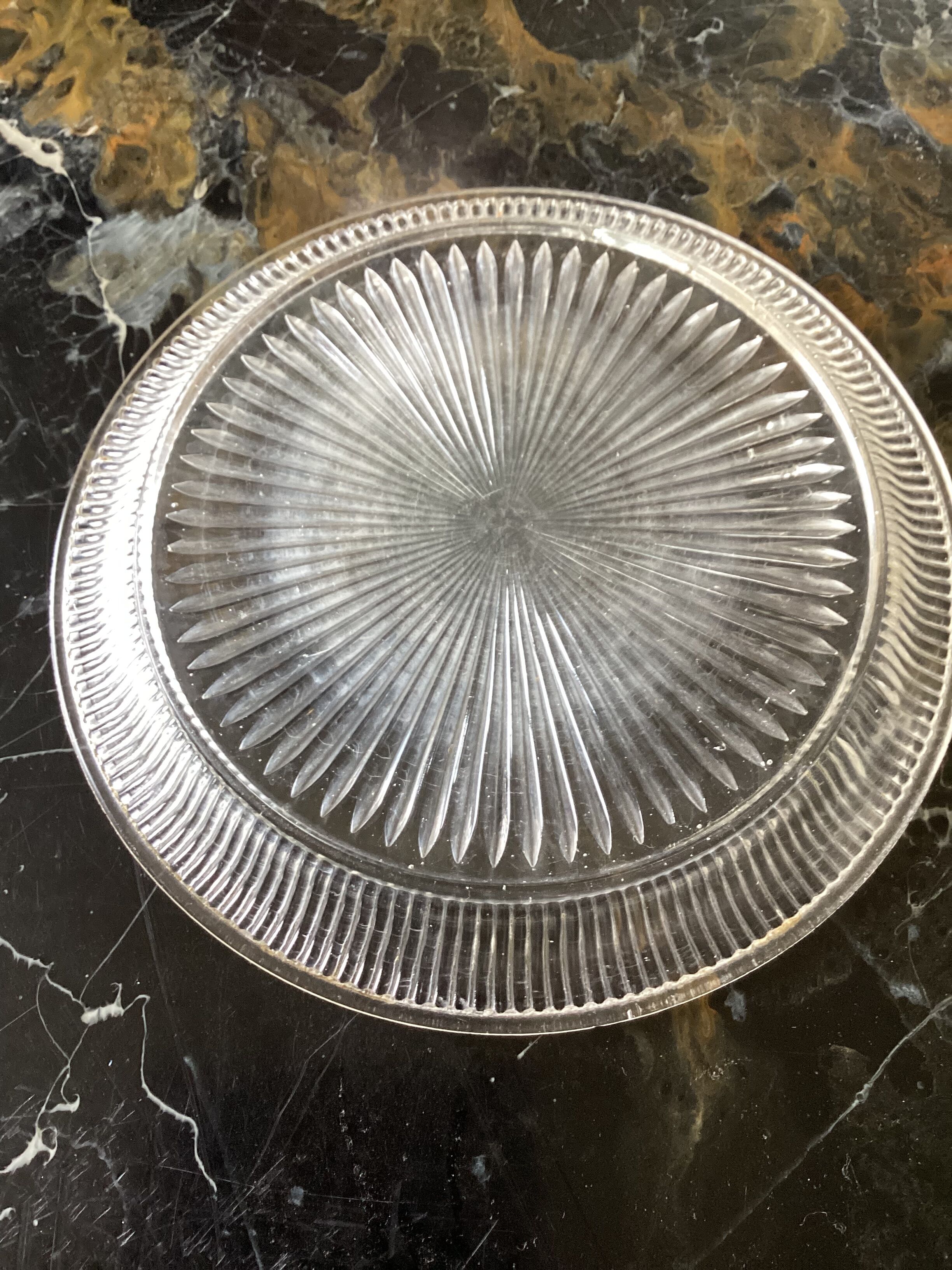 Bell with its vintage glass plate dimension: height -13cm- diameter plate -22.5cm-
