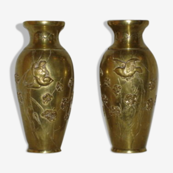 Paire de petits vases orientaux en bronze à applications