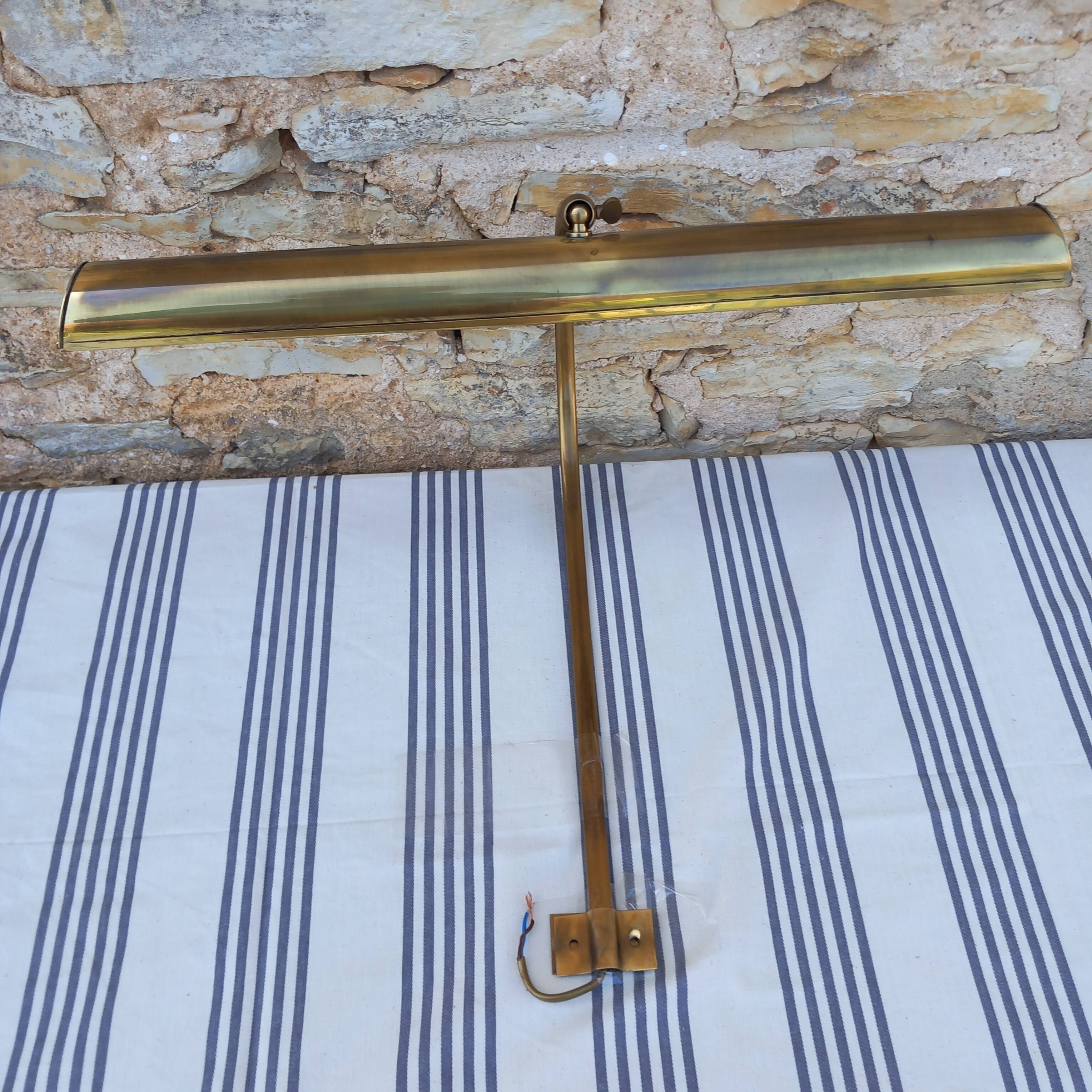 Brass wall light for picture lighting