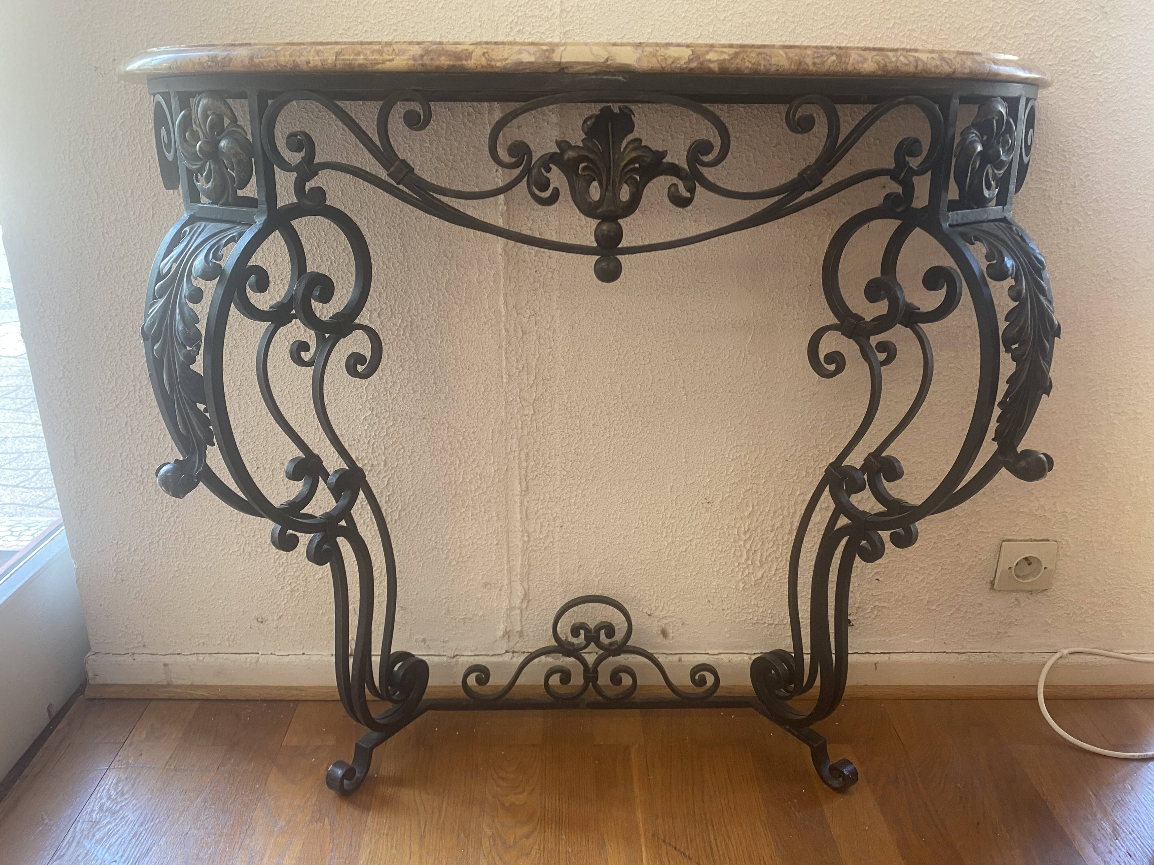 Console en fer forgé de style Louis XV, avec son marbre