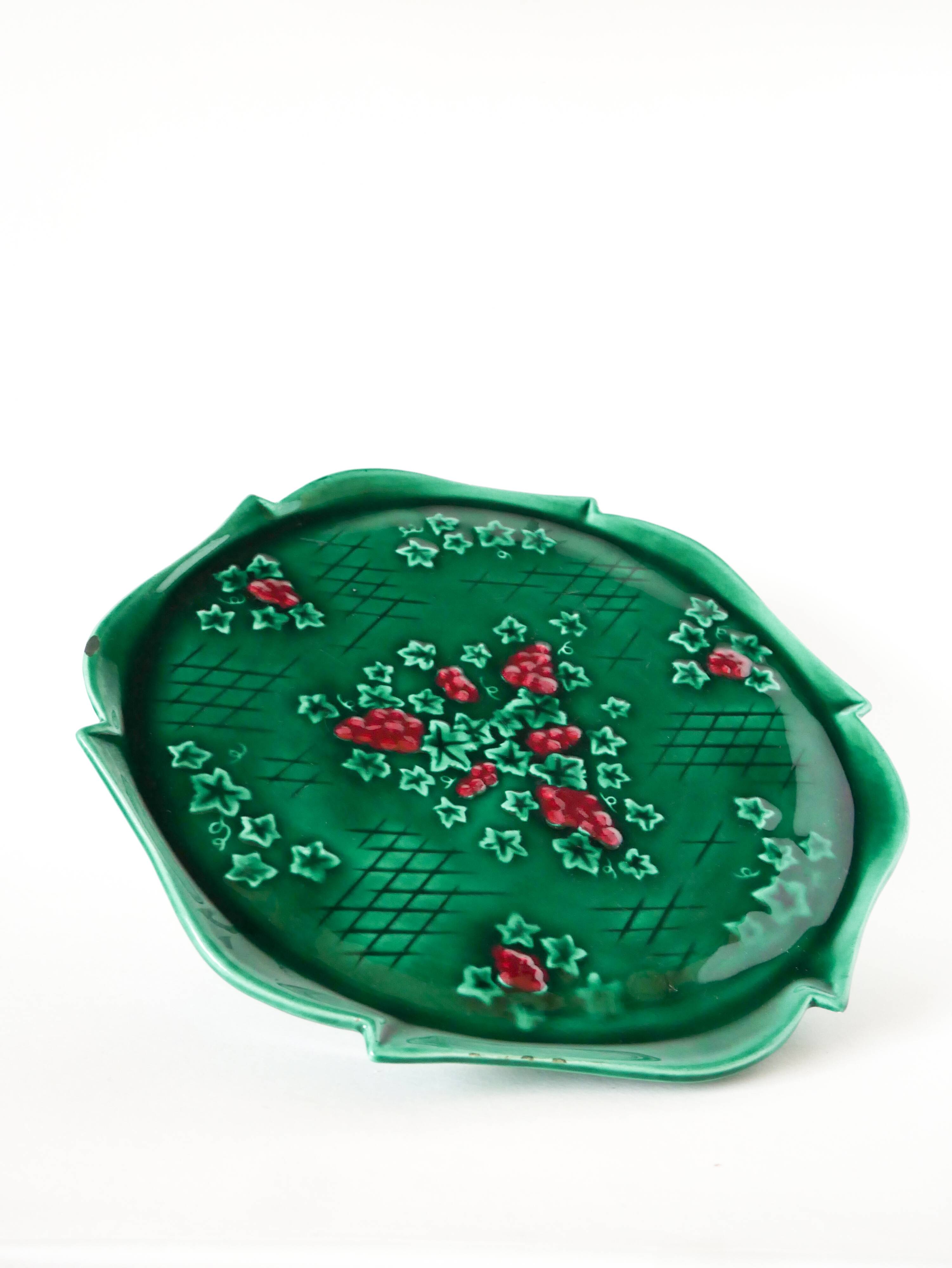 grand plat à gâteaux en barbotine, Vert & Bordeaux, 1970