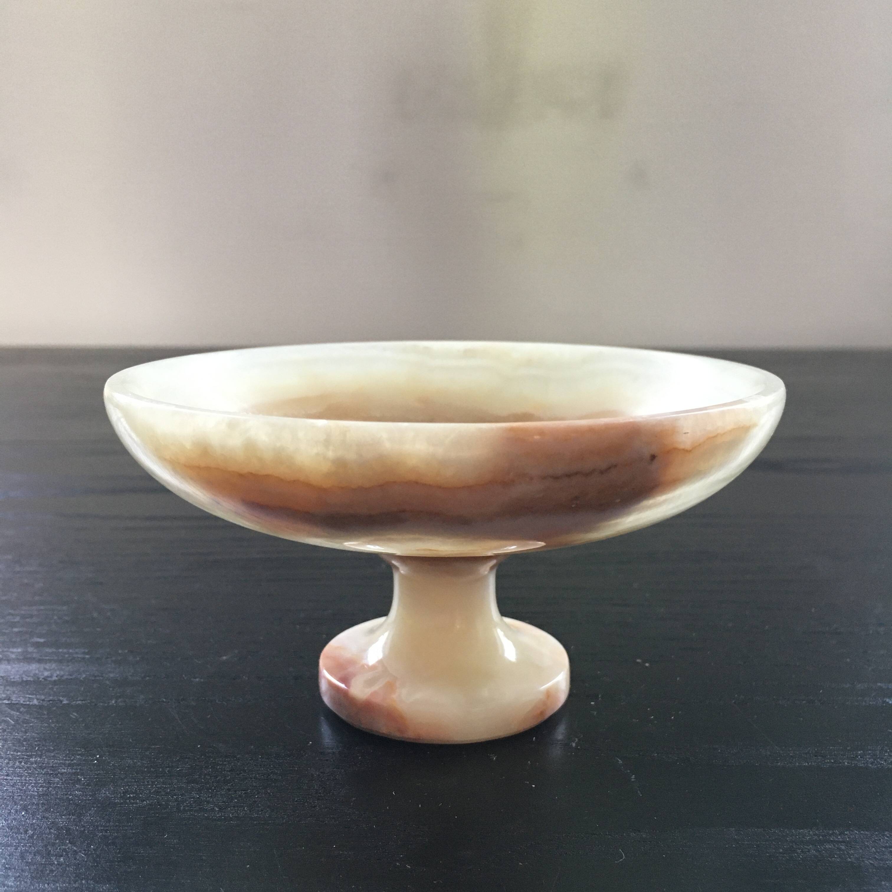 Onyx bowl on foot