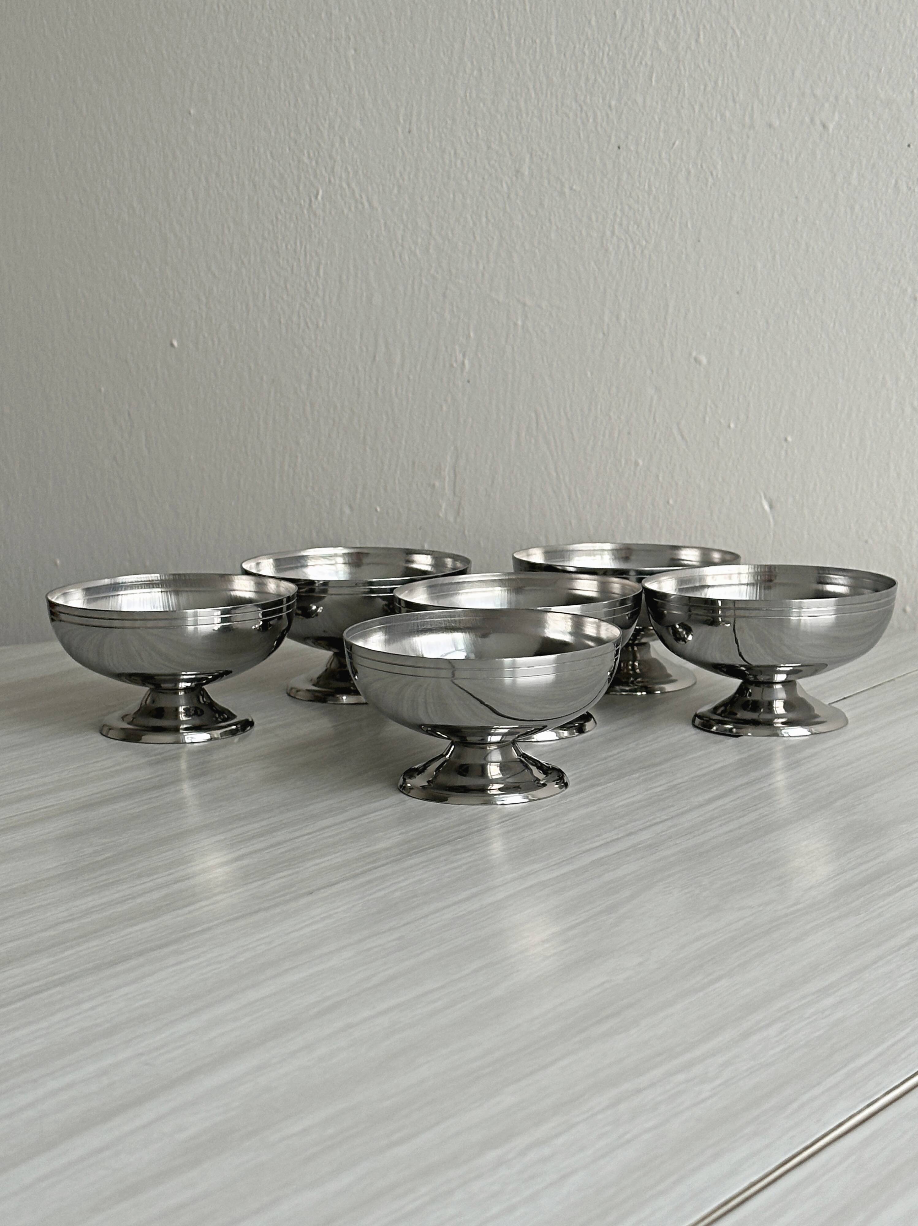 Set of 6 low footed bowls in mirror stainless steel.
