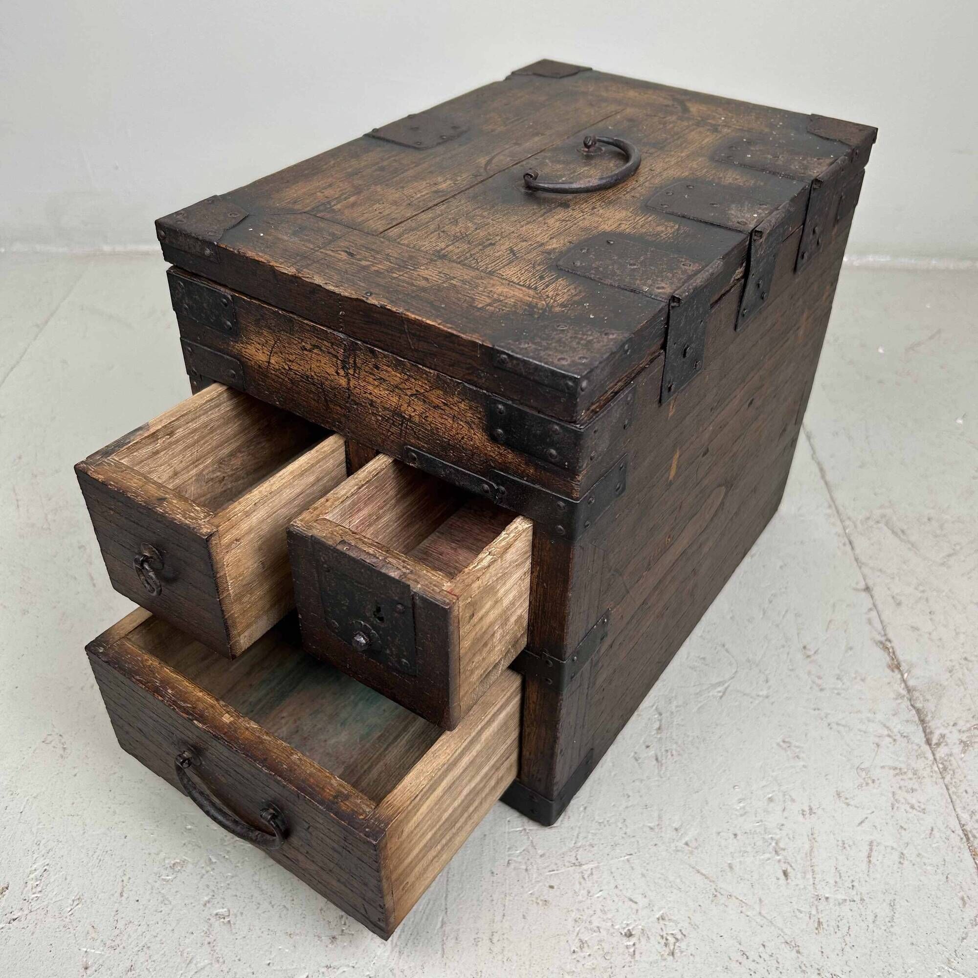 Antique Kake-suzuri (懸硯) from the Meiji period, Japan.