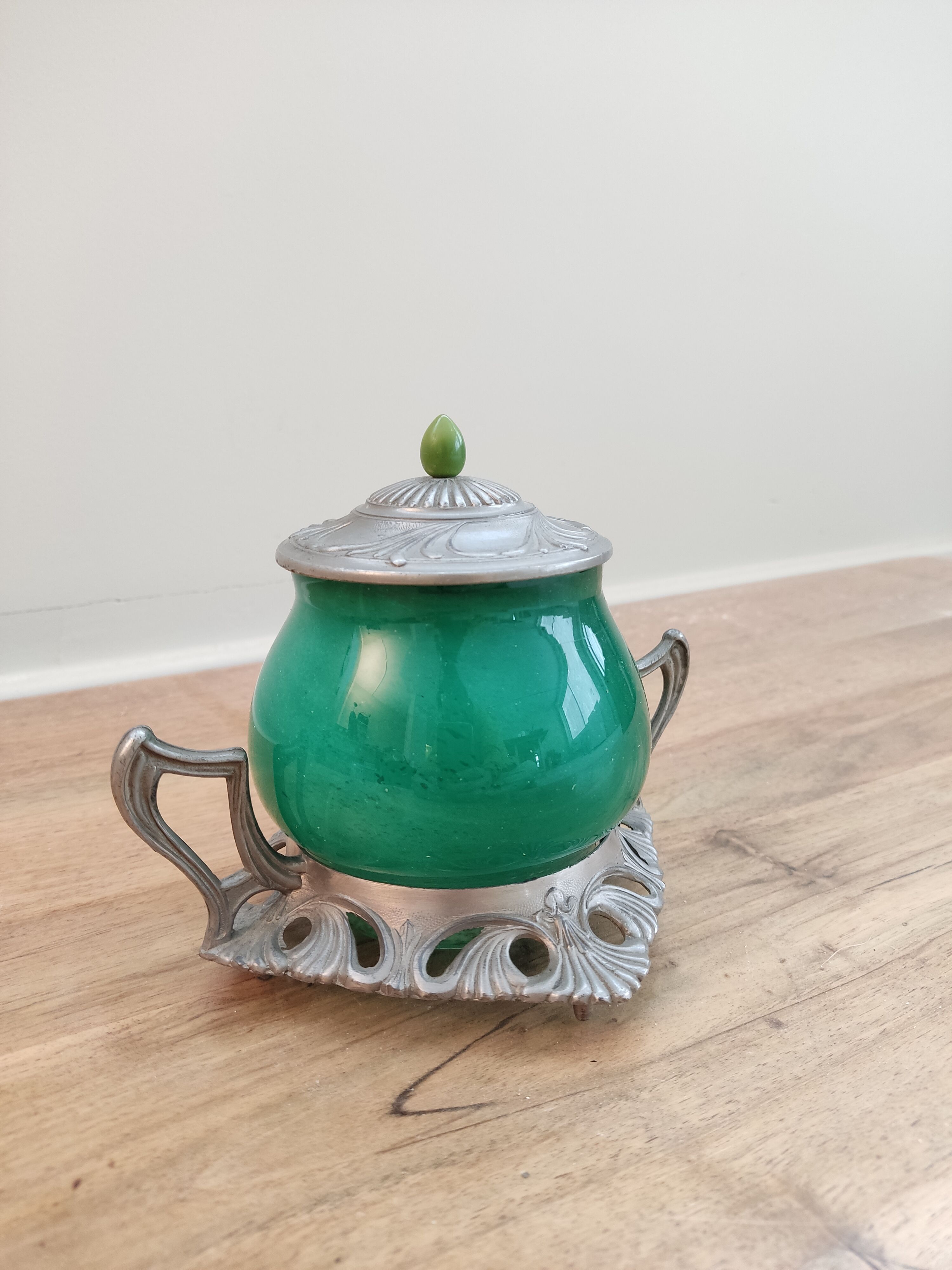 Art nouveau candy maker