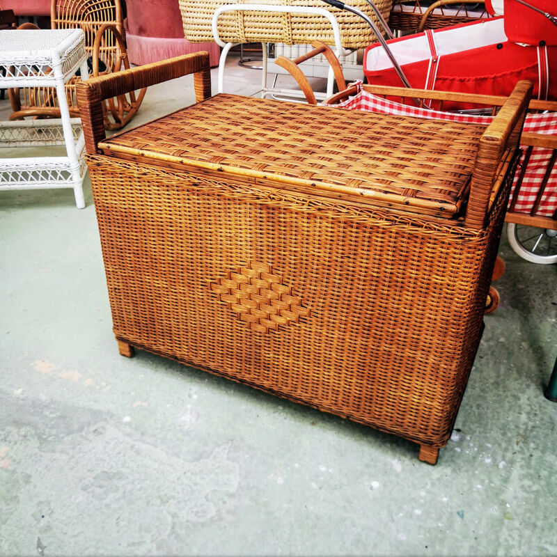 Wicker bench box