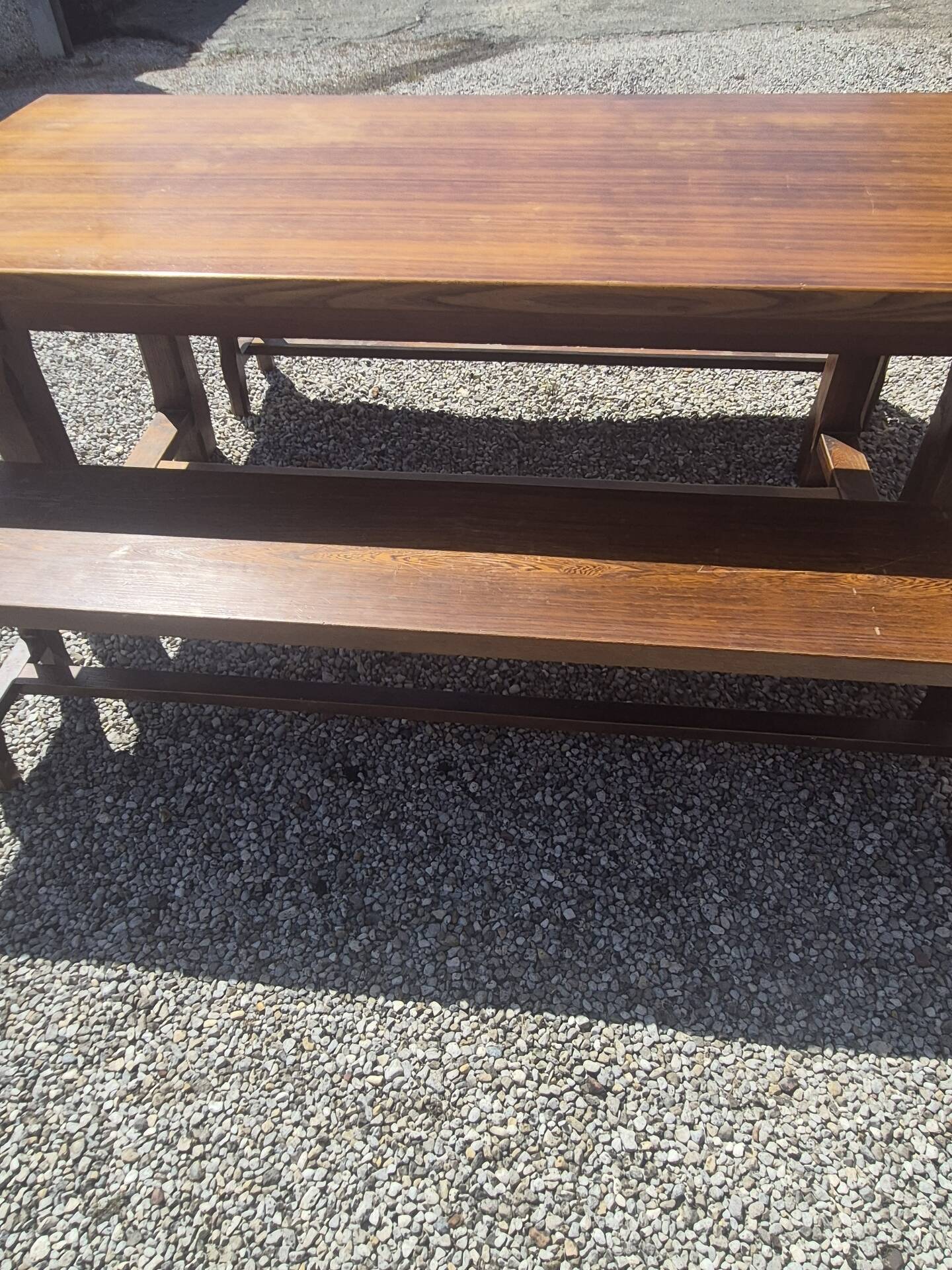 Table de ferme avec tiroirs et ses bancs