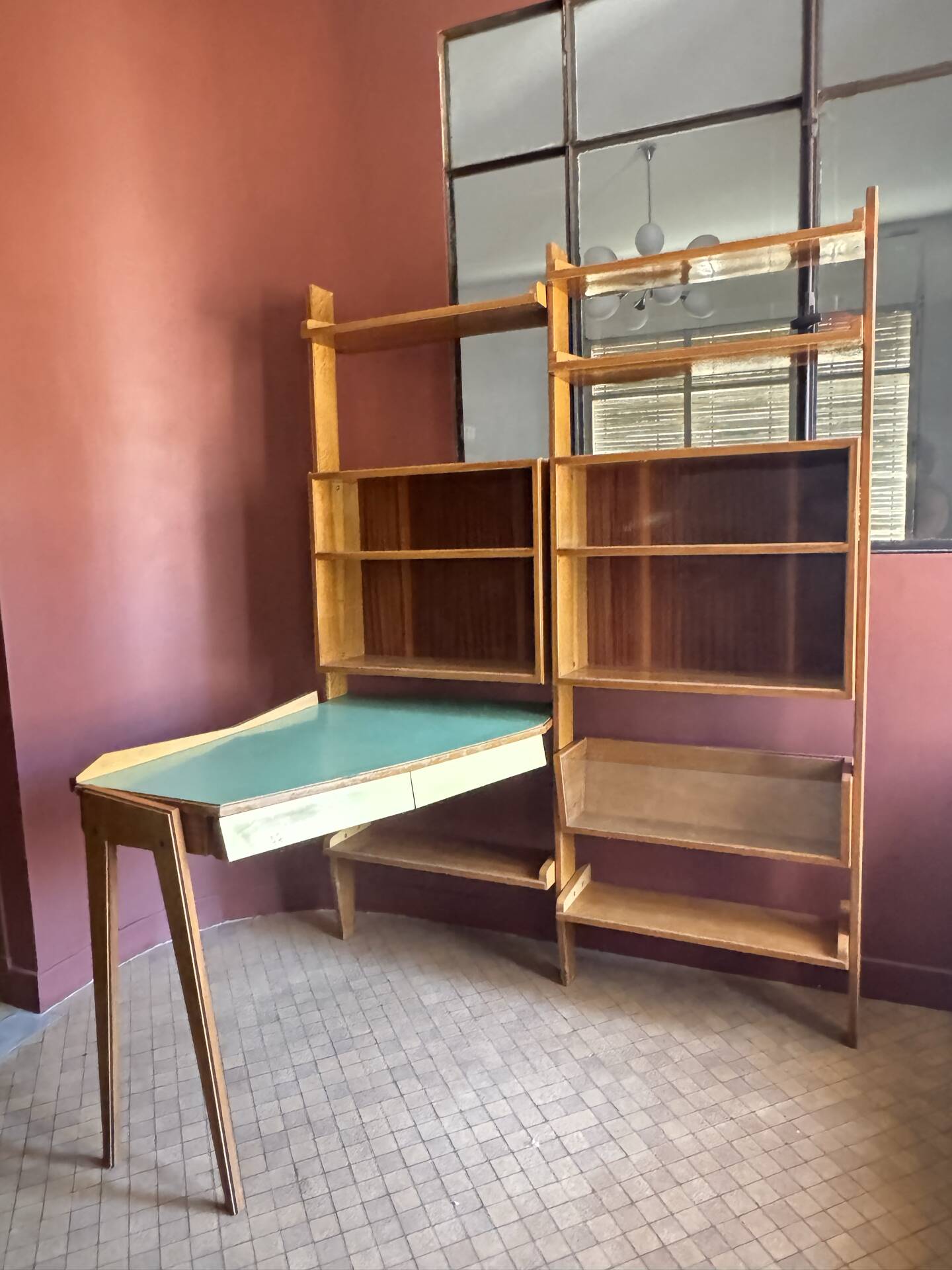 Bibliothèque avec bureau