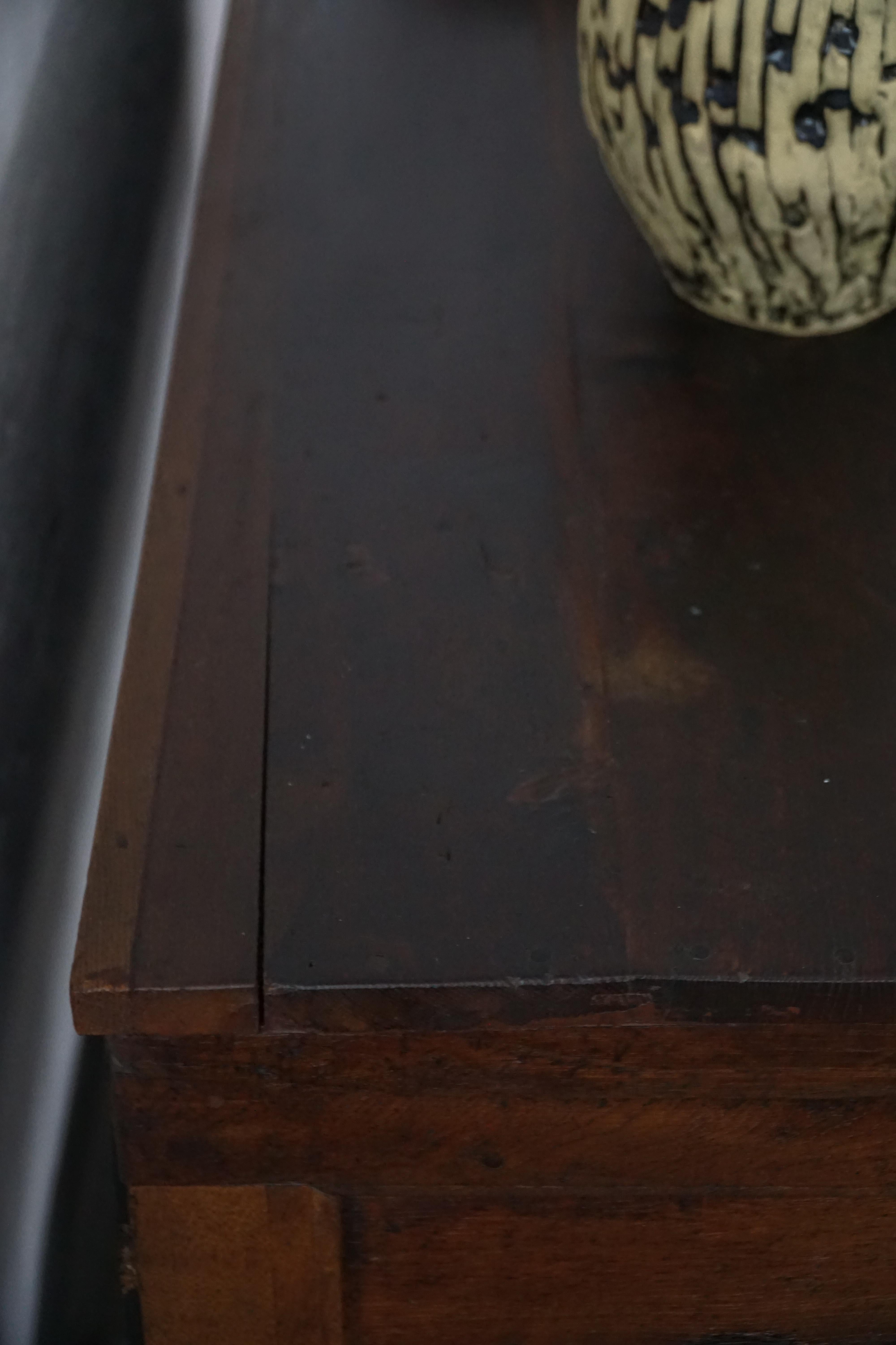 Danish baroque oak buffet from the early 18th century, carved details, 1700-1750.