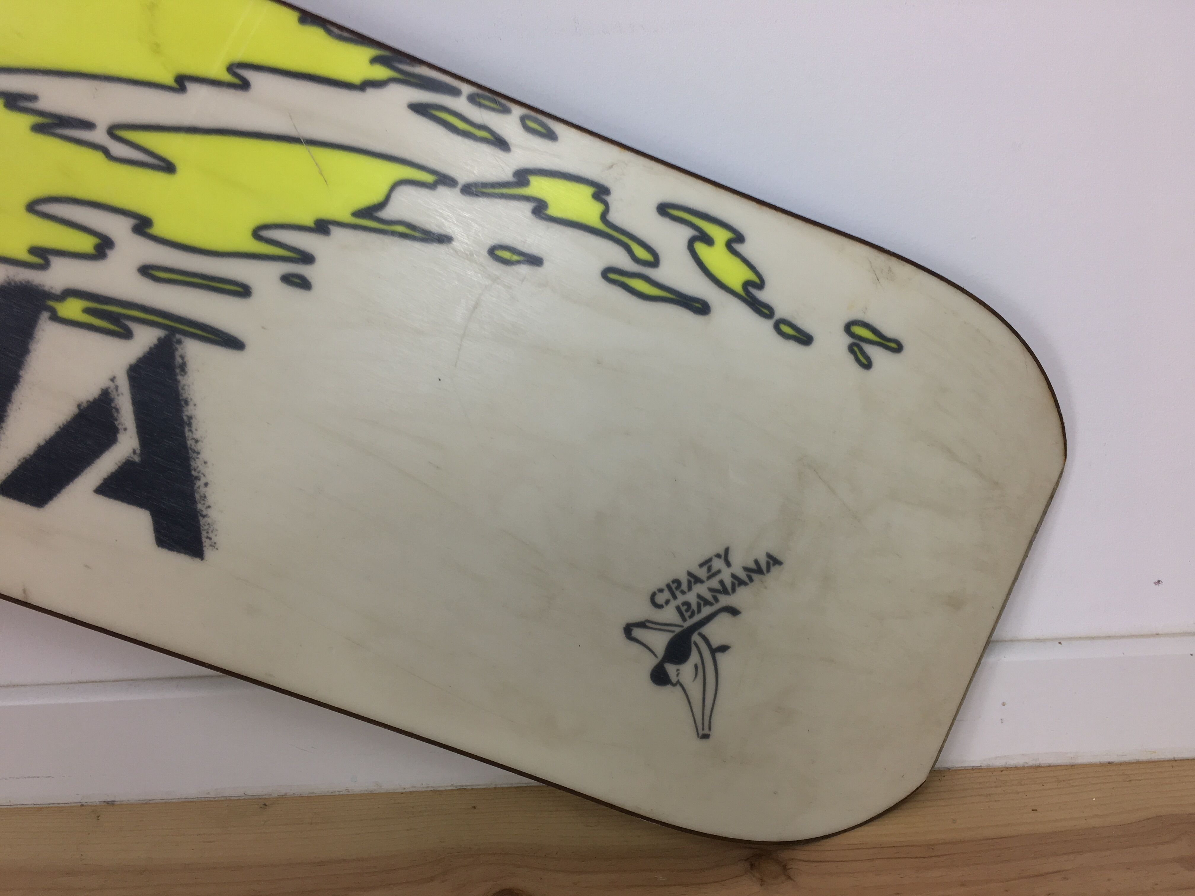Deco snowboard, 80s snowboarding, vintage neon