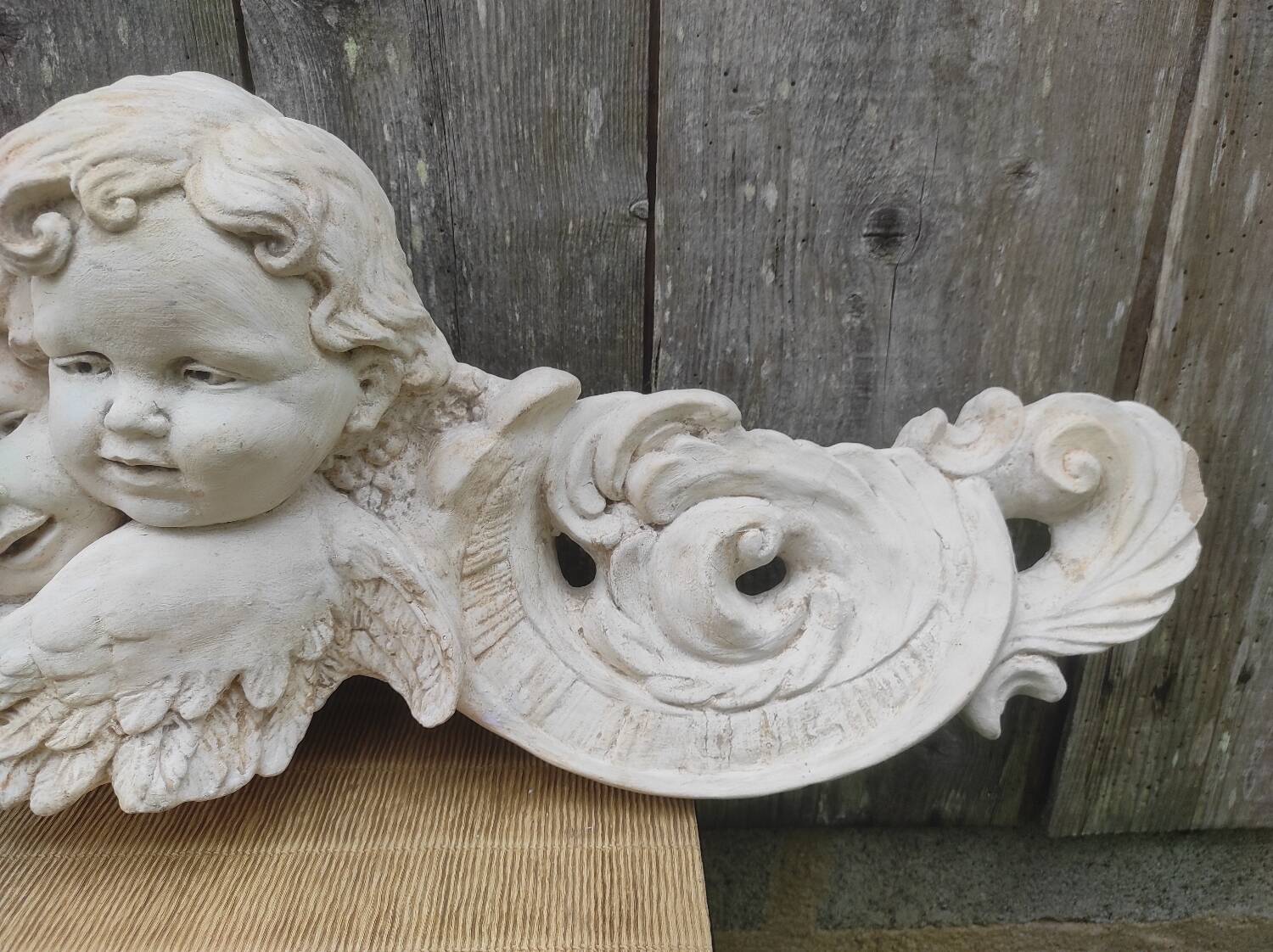 Stucco decoration depicting angels