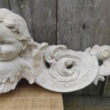Décor en stuc figurant des anges