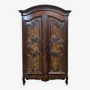 Bressane wardrobe of Louis XV period in walnut and walnut magnifying glass 18th