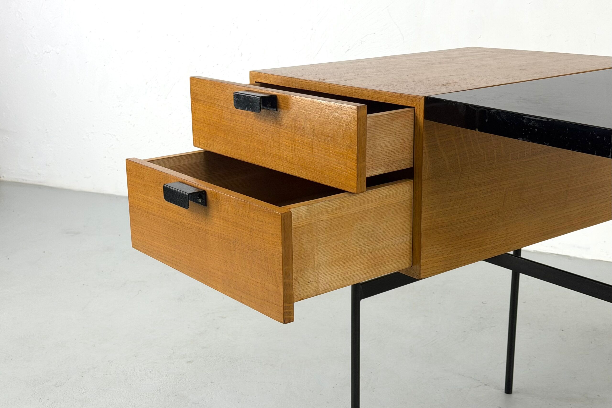 Desk CM141 by Pierre Paulin for Thonet – 1954