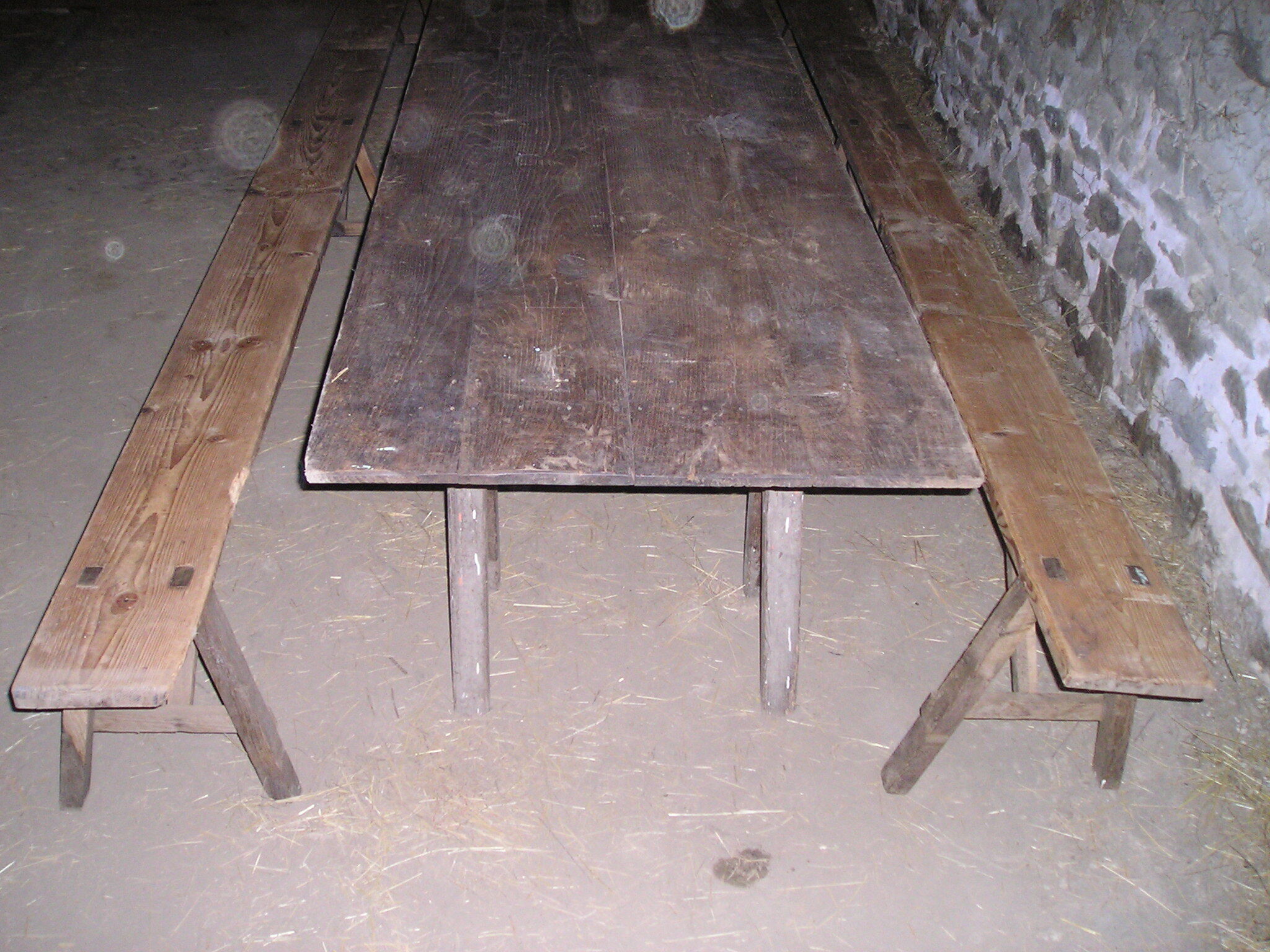 Rustic tray table with 3 trestles and 2 benches, 4 meters long