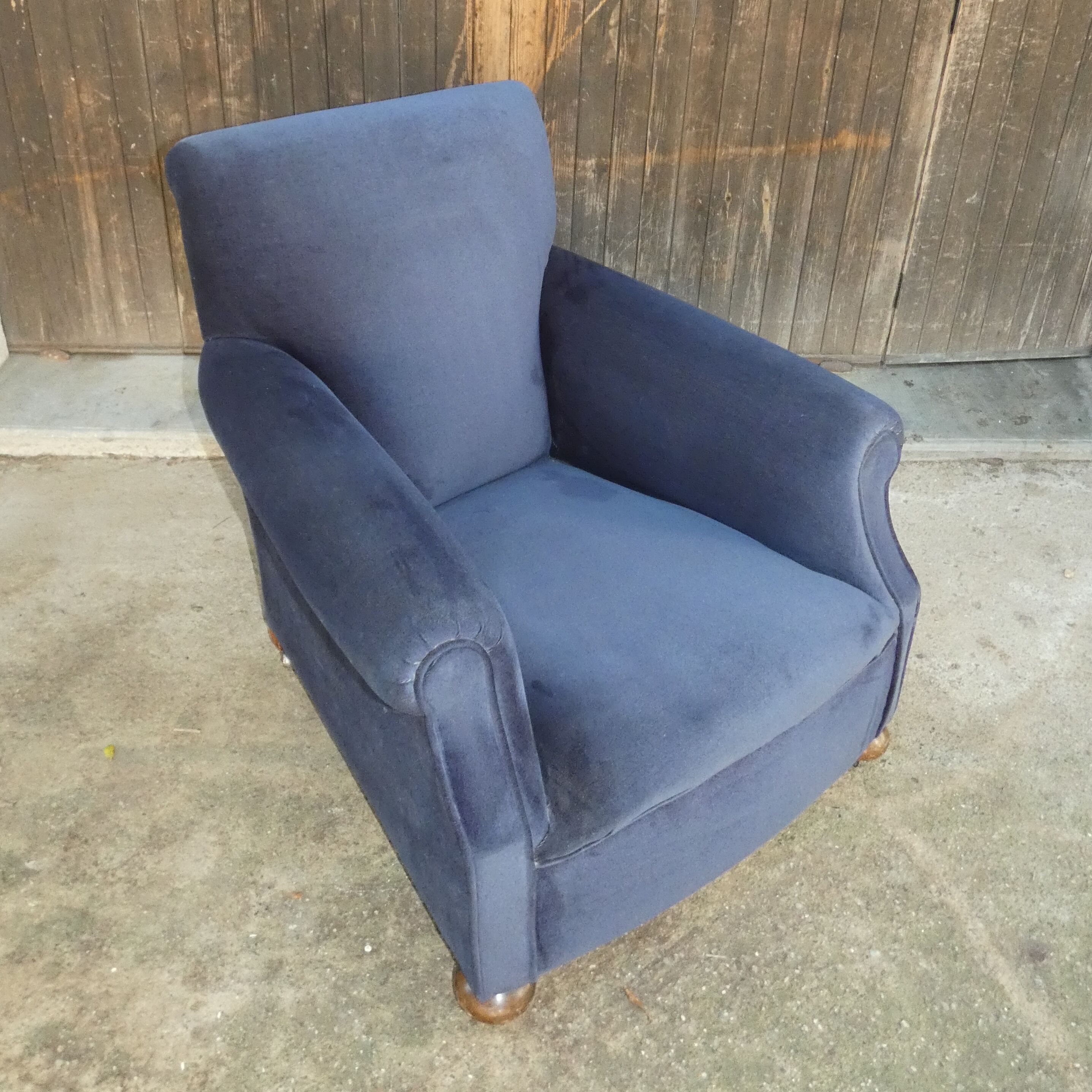 Club art deco blue armchair