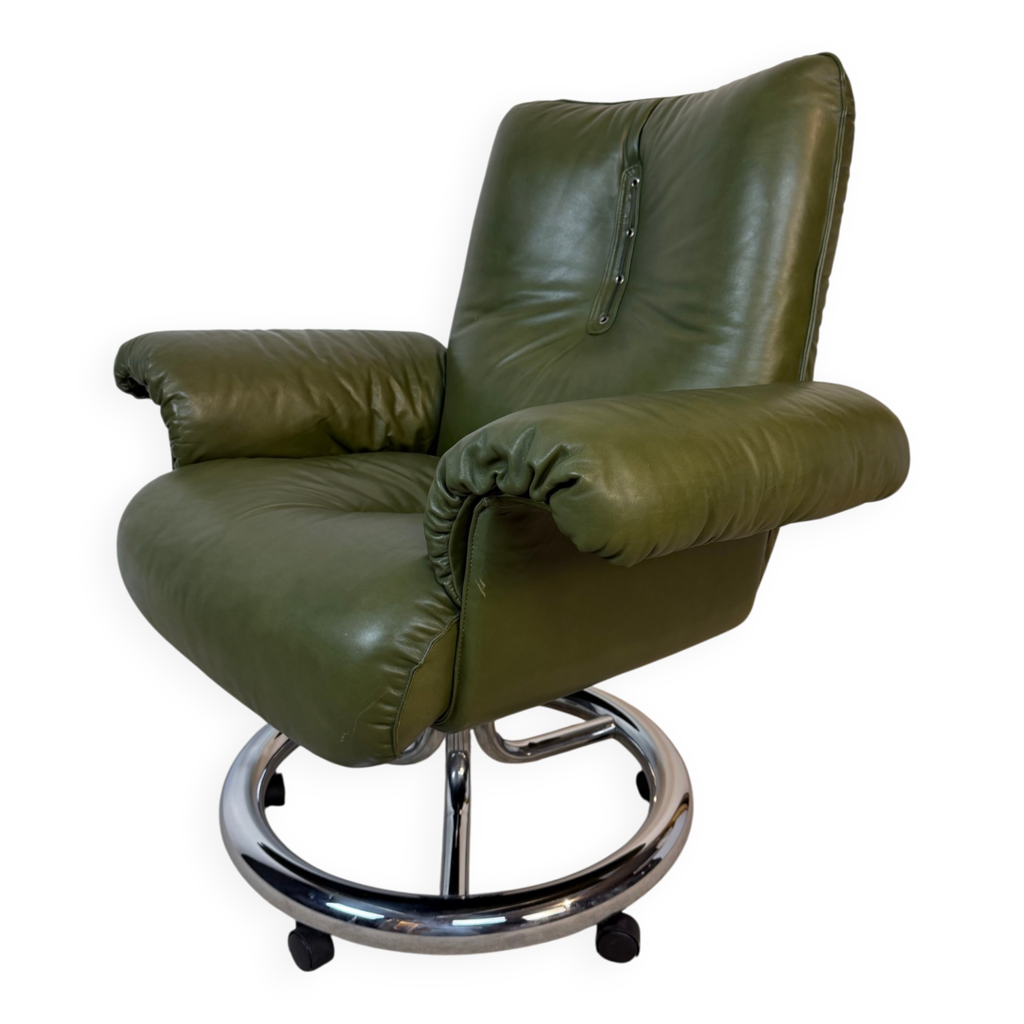 Italian executive armchair attributed to Guido Faleschini for i4 Mari.