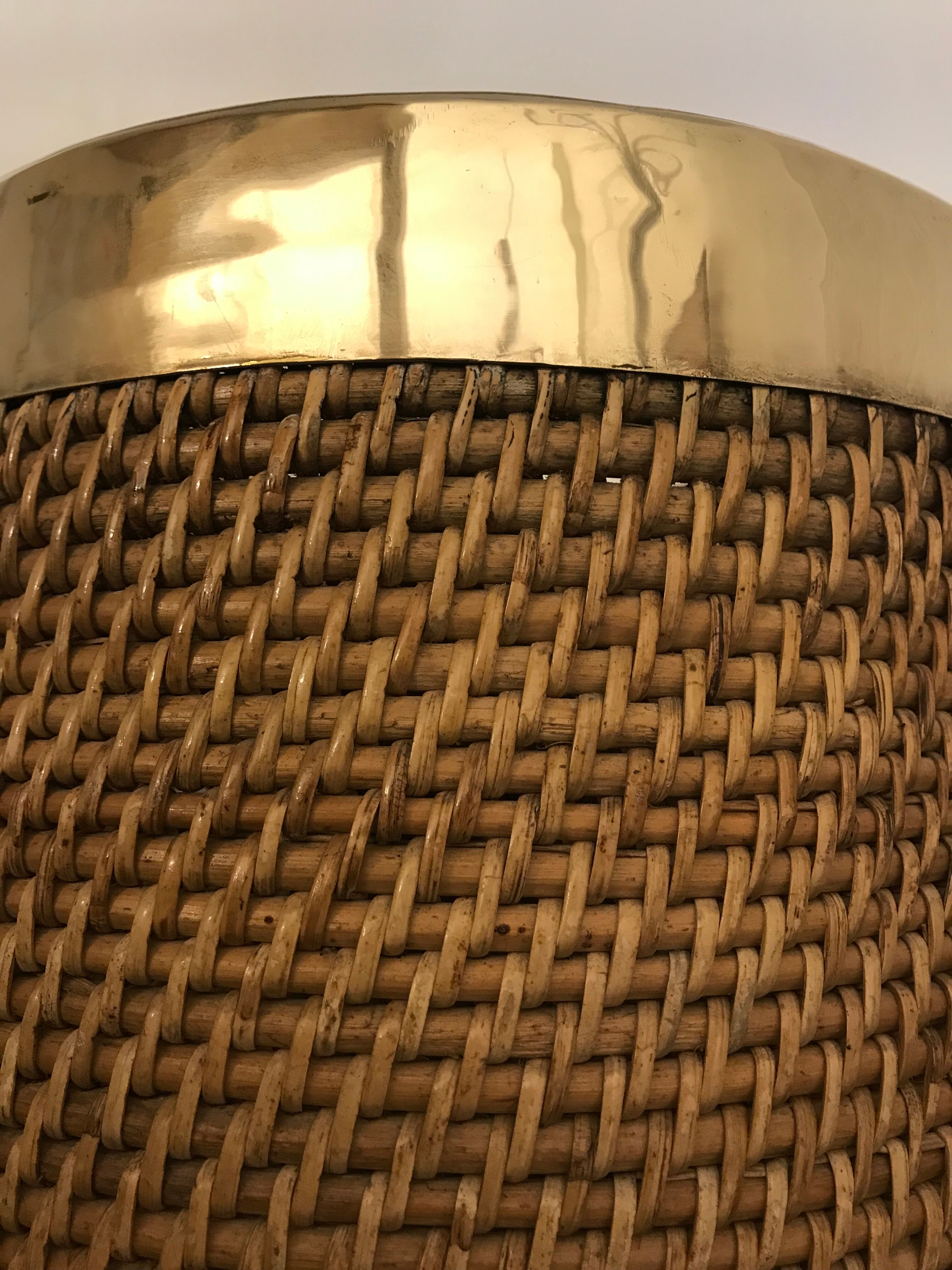 Umbrella wicker and brass