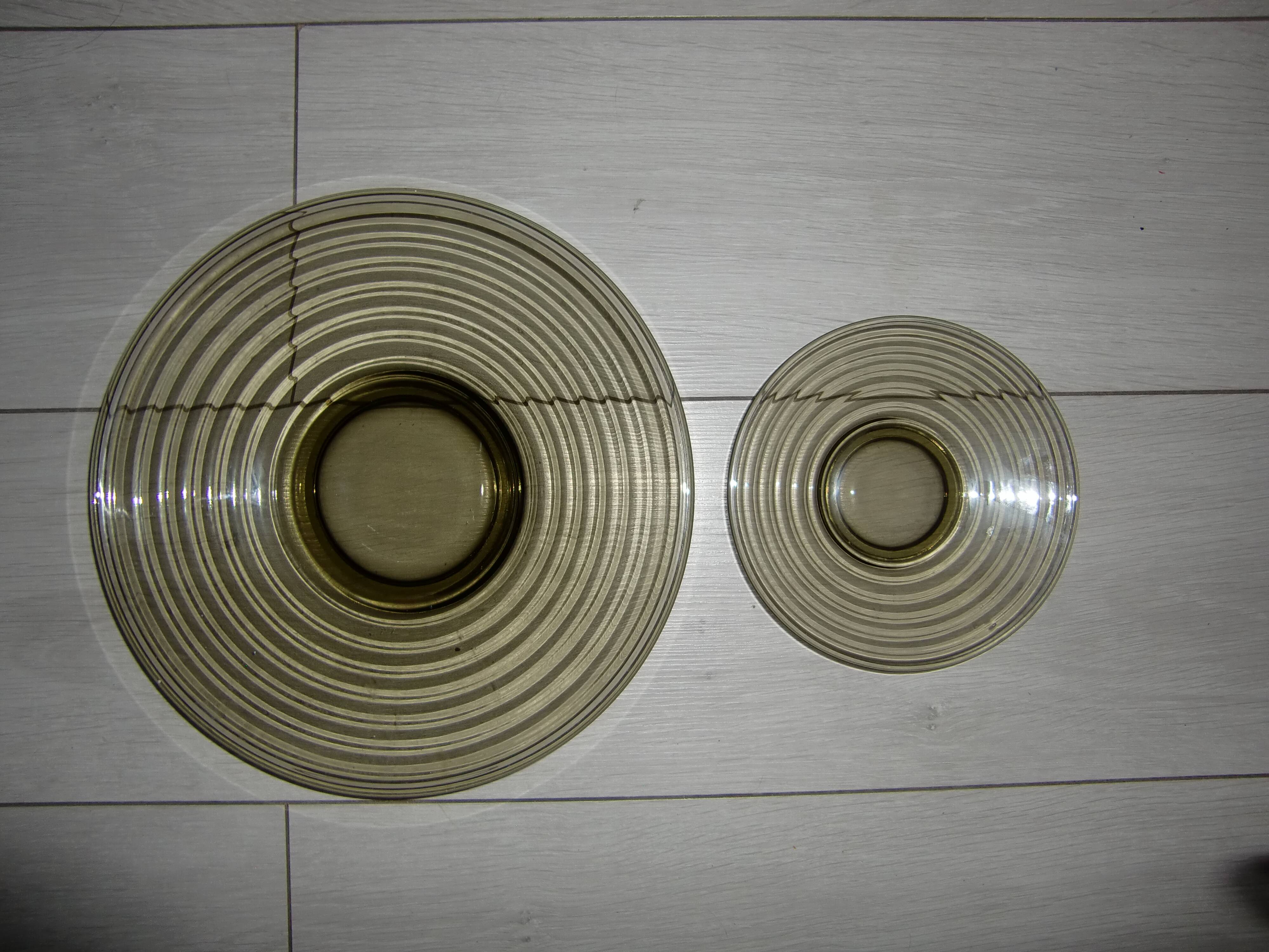 Tray service + 6 small “vinyl” style dessert plates/year 70
