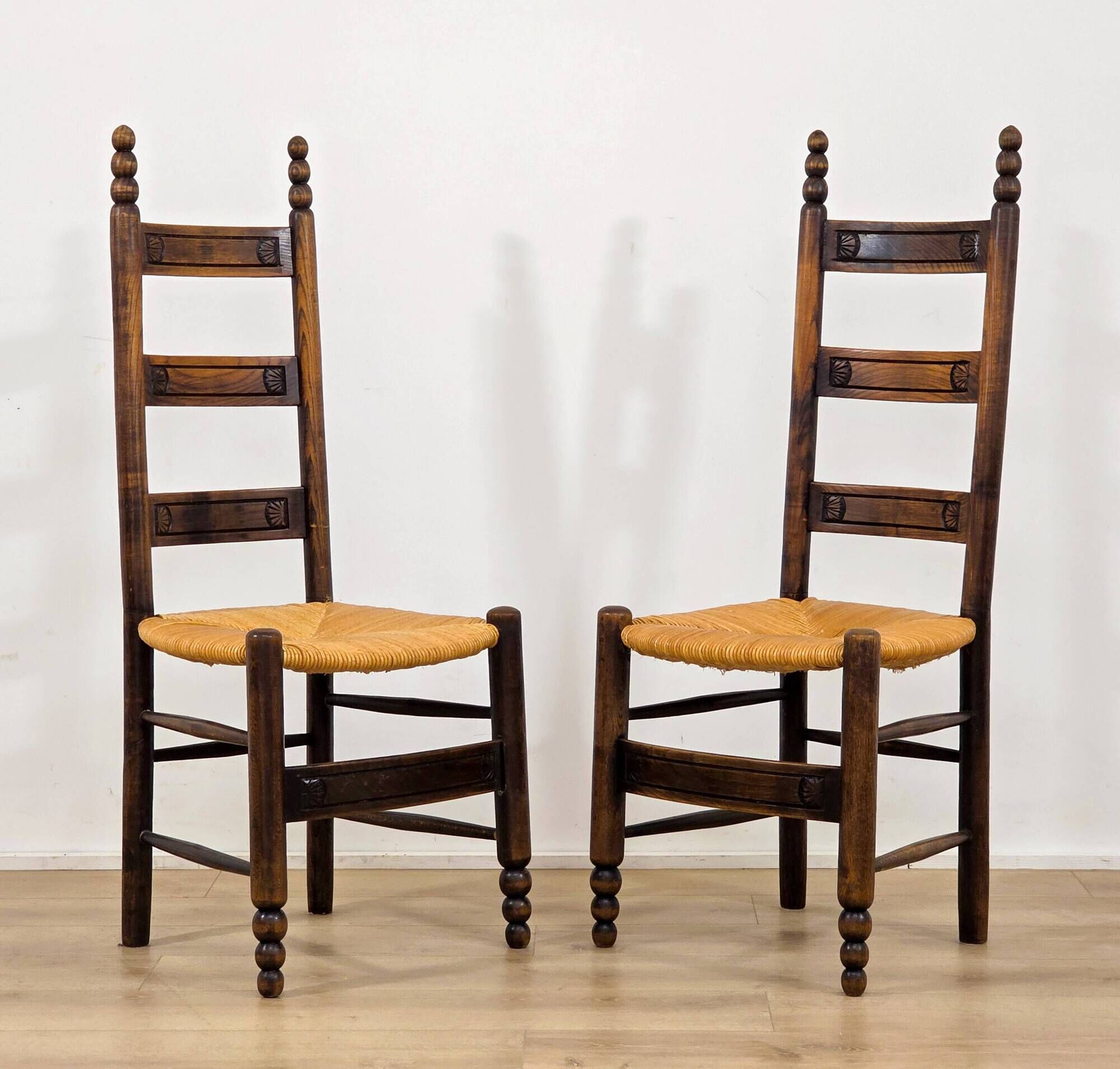 Set of 4 brutalist chairs in carved wood and straw – Circa 1940