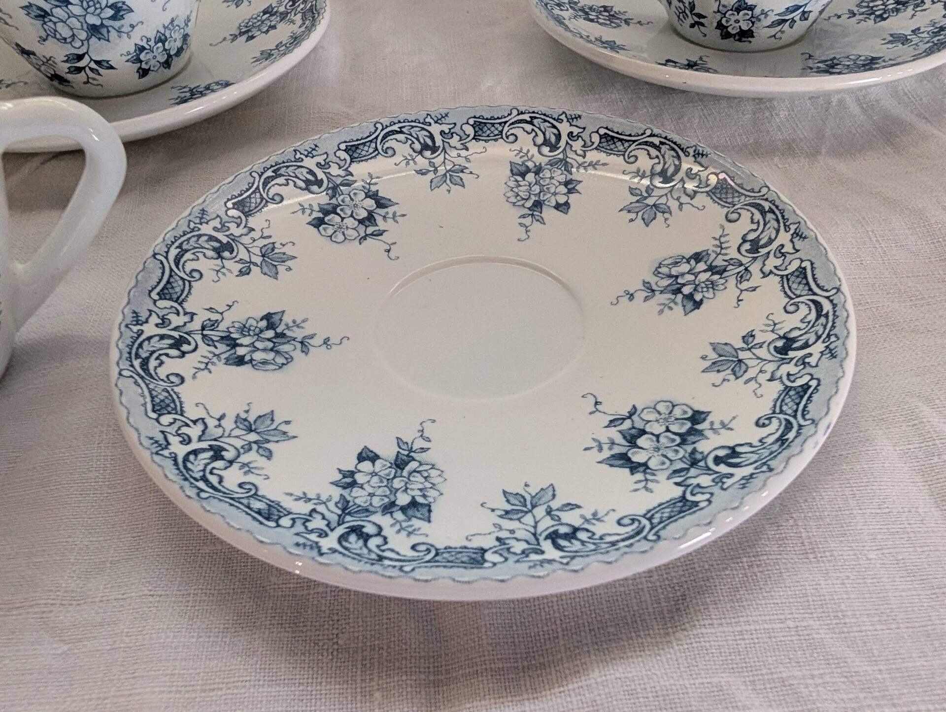 6 cups and saucers Rivanel in vintage 70's opaline