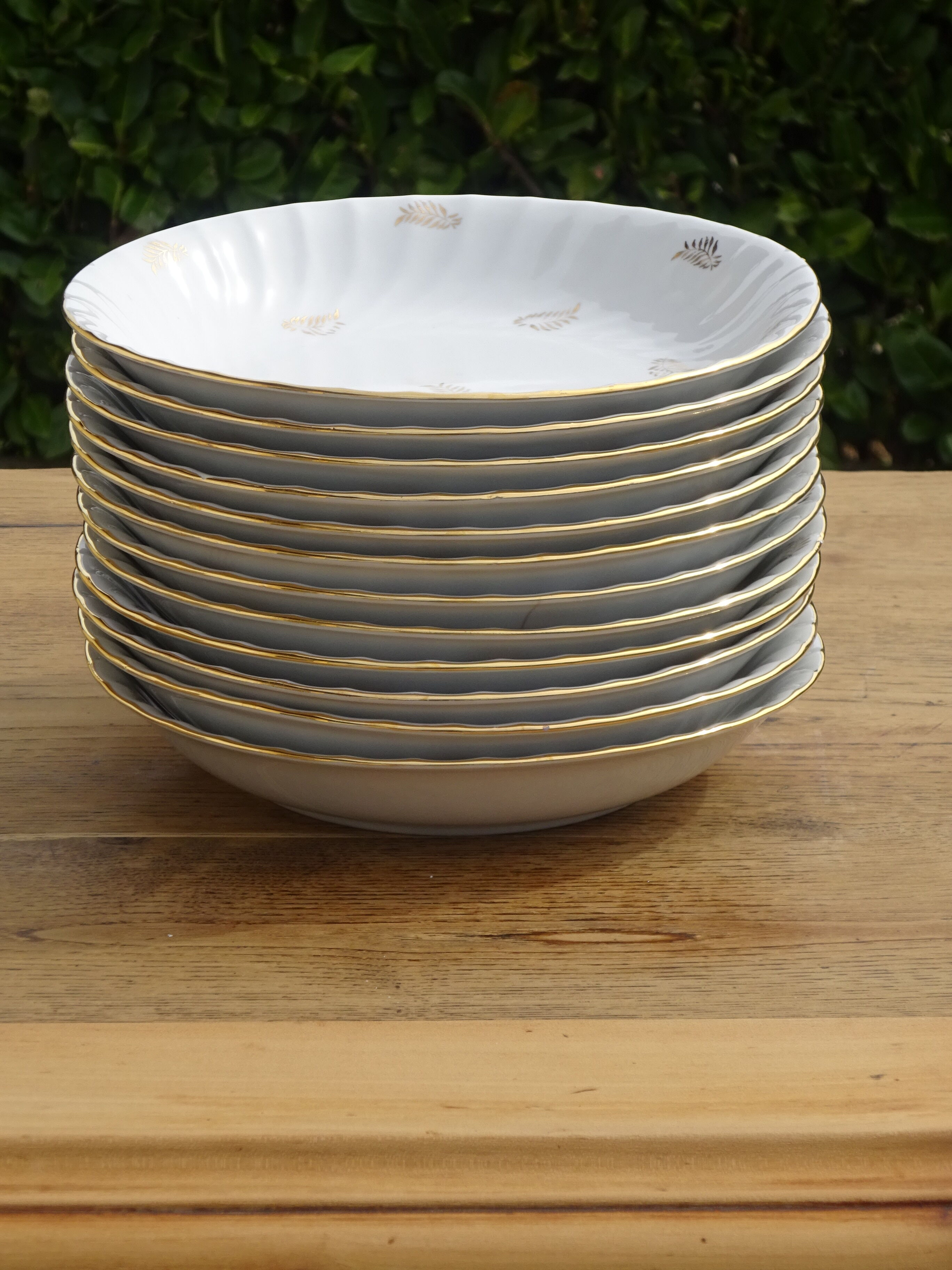 White and gold plate service, Vitriam porcelain
