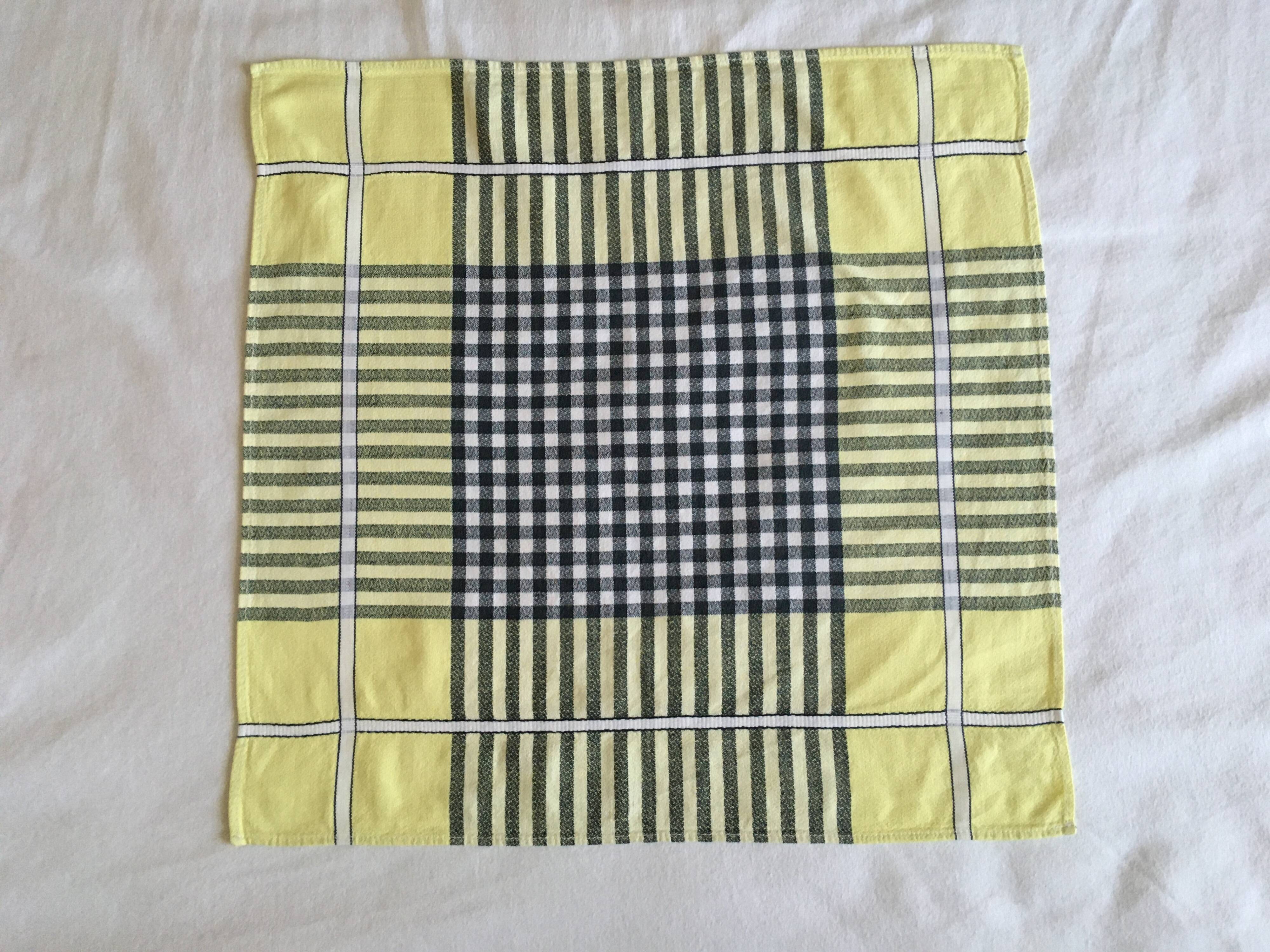 3 red/yellow bistro napkins 47 x 47