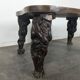 Table basse brutaliste piètement en pied de vignes