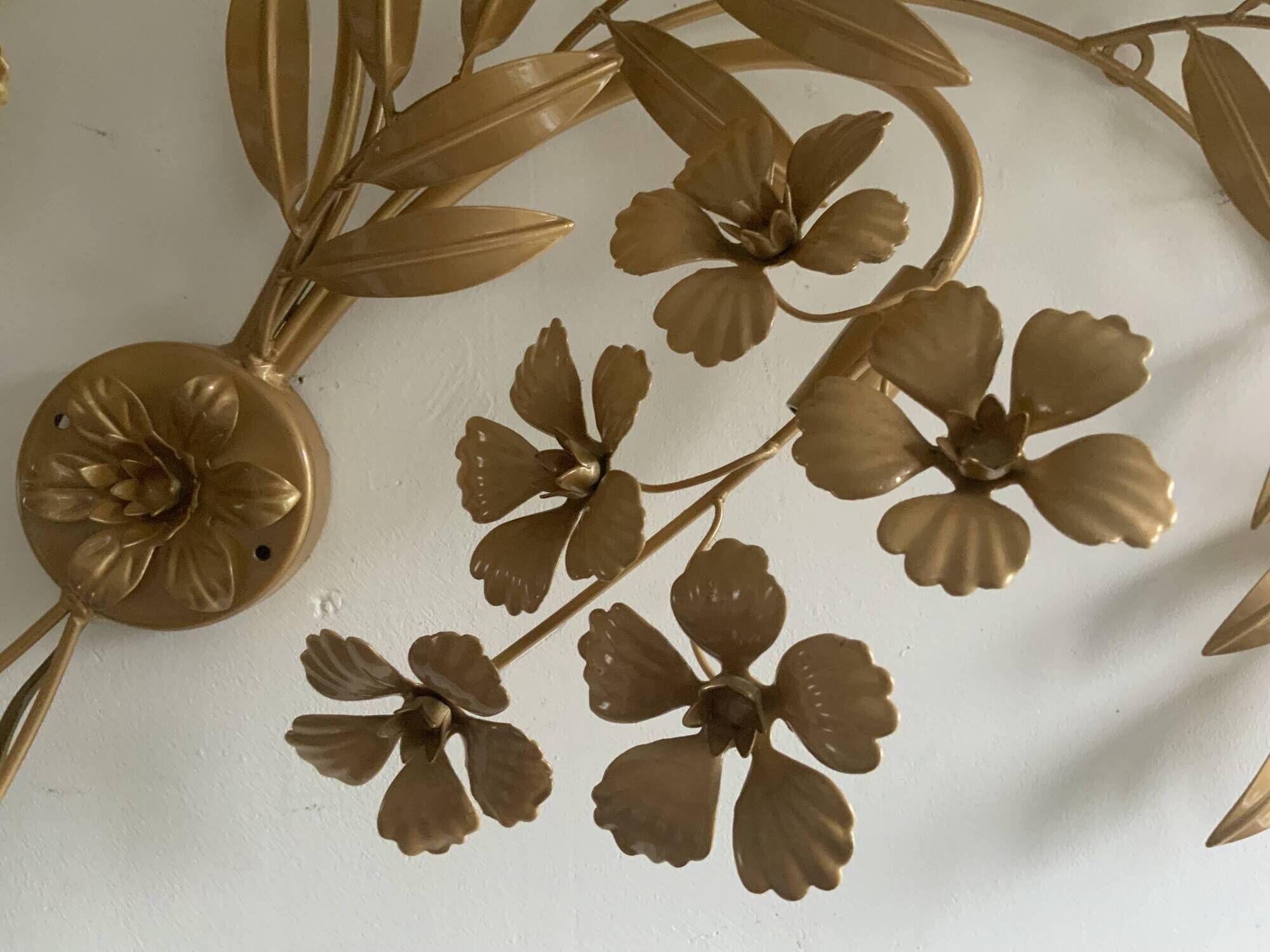 Hollywood regency Style Metal Gold Wall Light Sconce Floral 1970s, by Ledungs