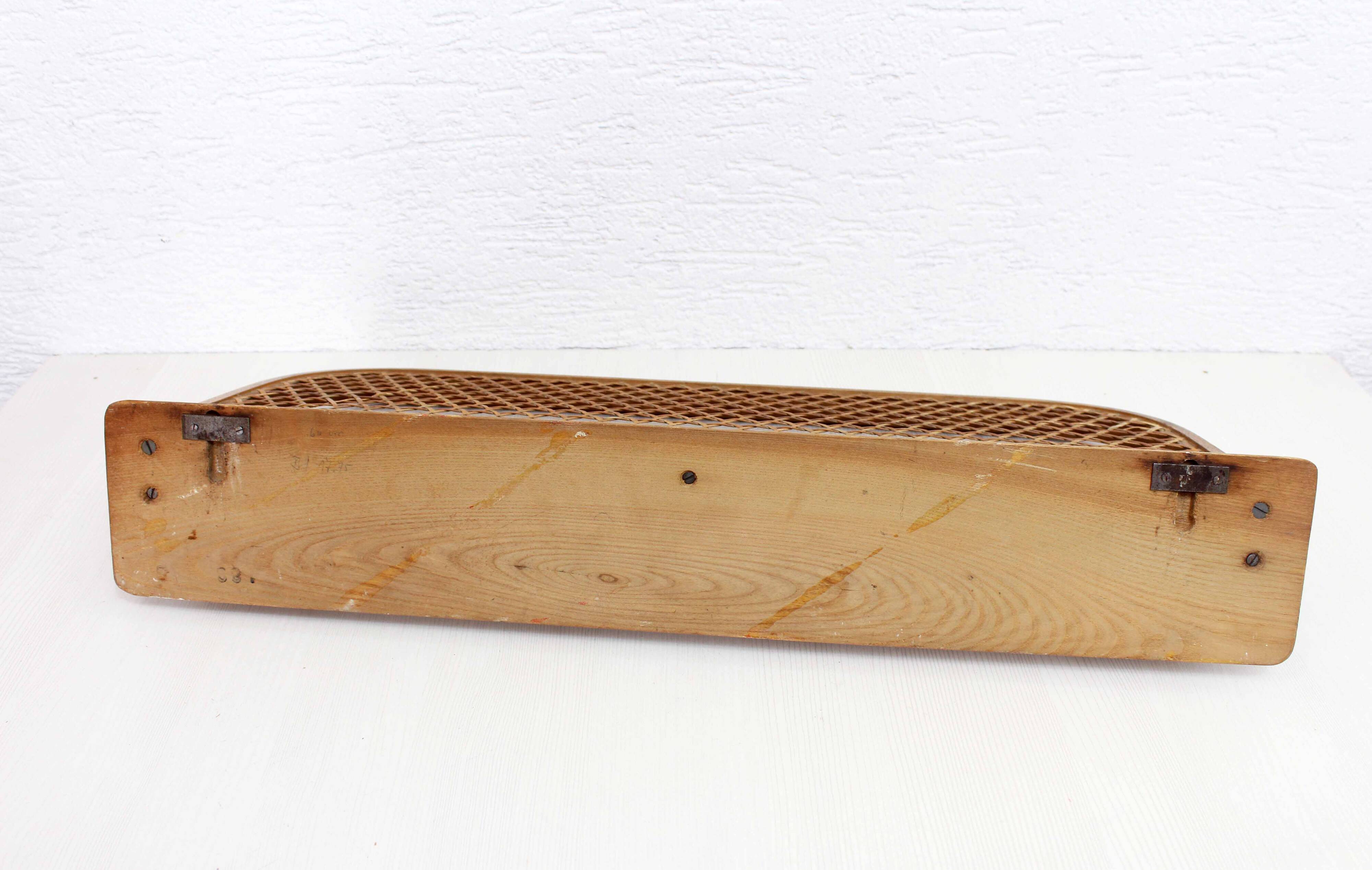 Wall coat rack with shelf