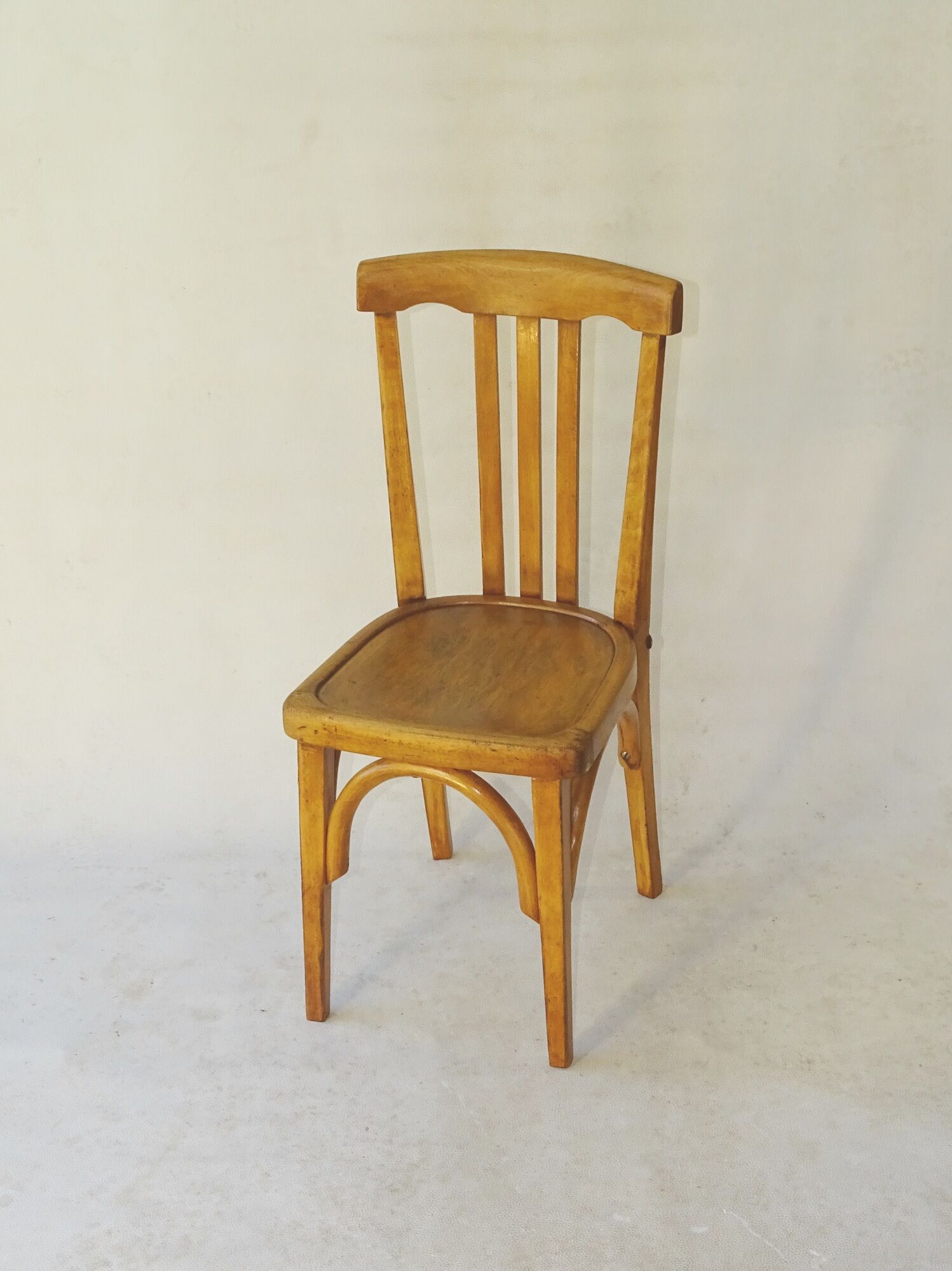 Chaise enfant baumann 1955 modèle , chêne-doré type bistrot bois courbé