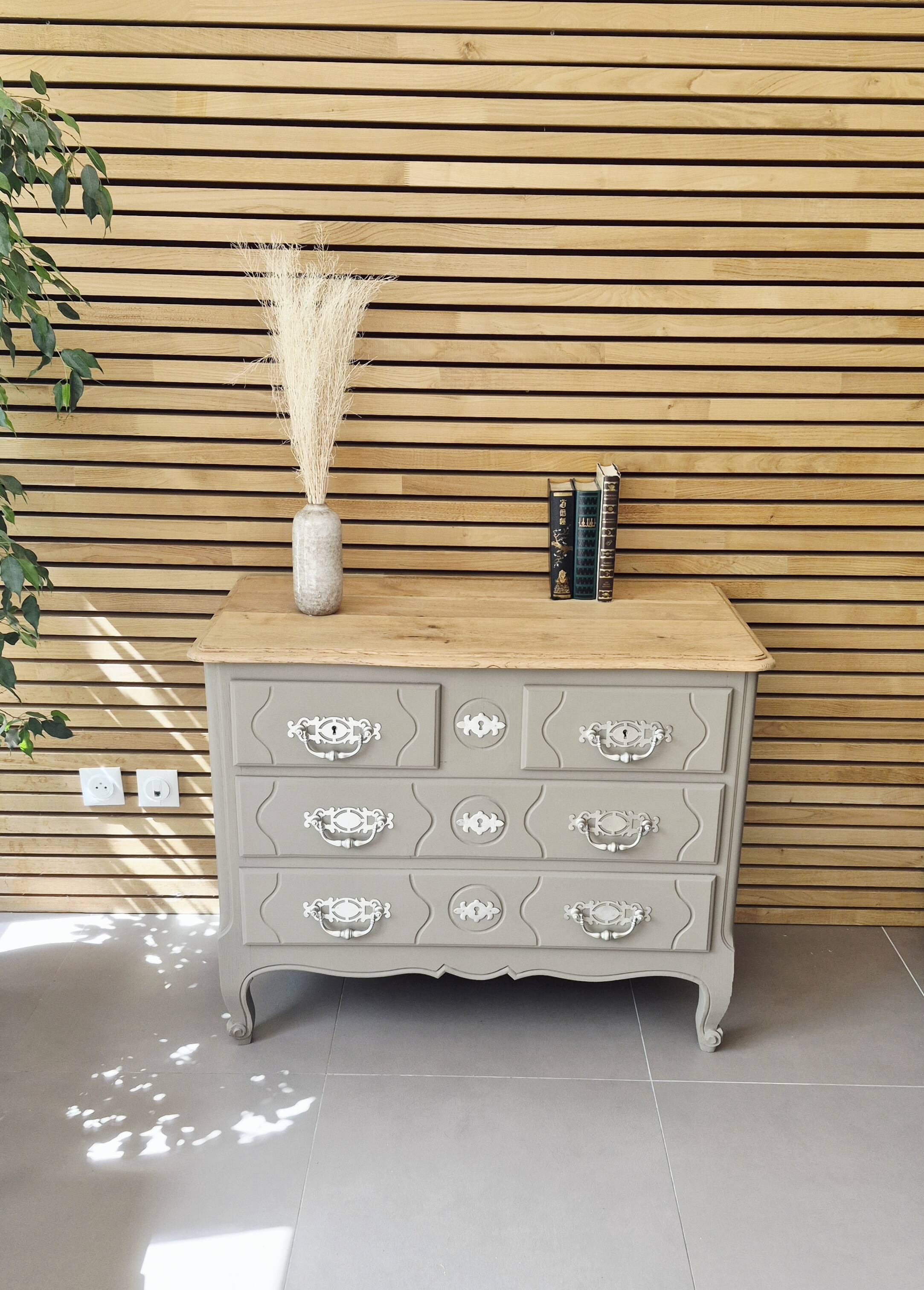 Regency style commode