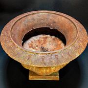 Old Cast Iron Planter – Medici Basin on Stand – 27 cm – 5.5 kg