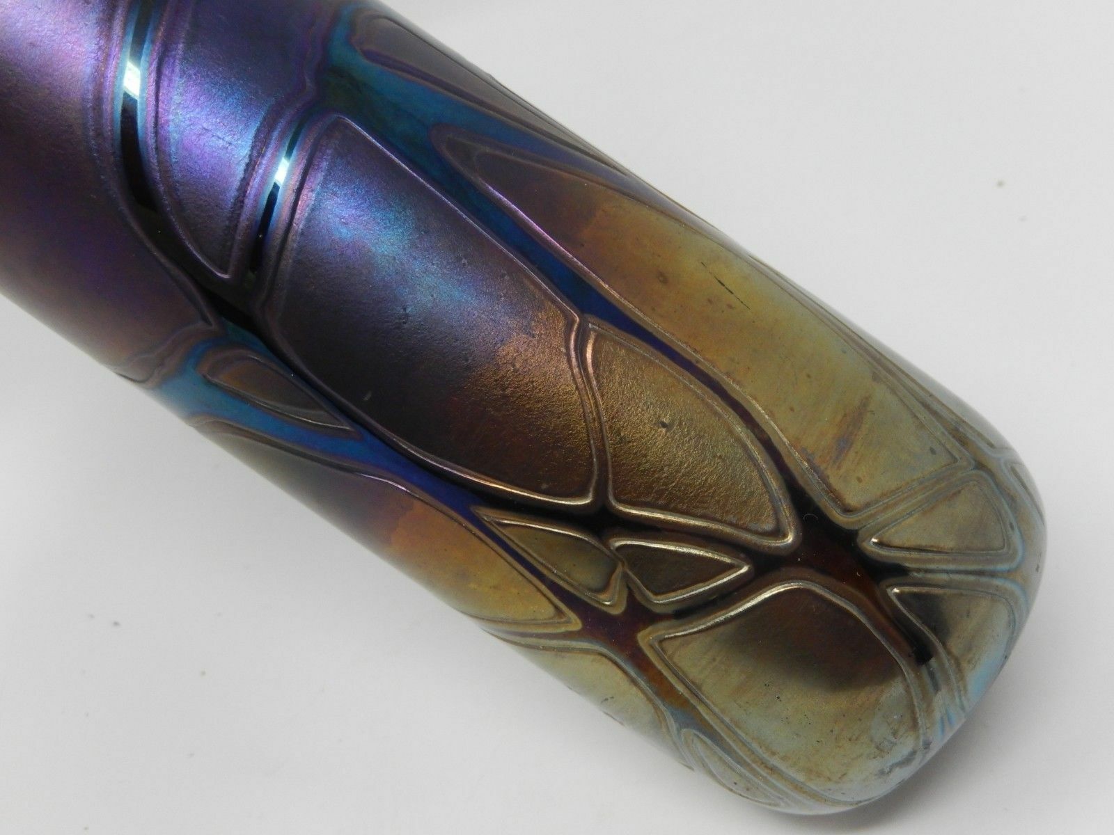 Vase en verre irisé