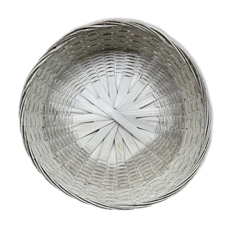 Vintage round wicker basket.