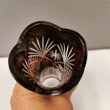 Vase en cristal biseauté bordeaux