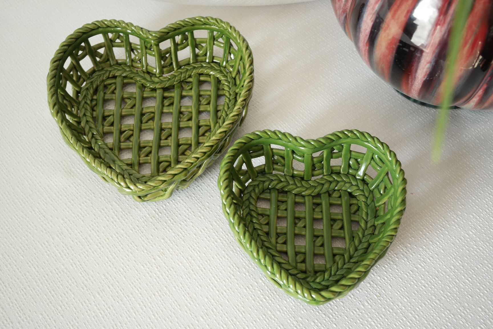 Pair of vacuum pocket ceramic braided openwork